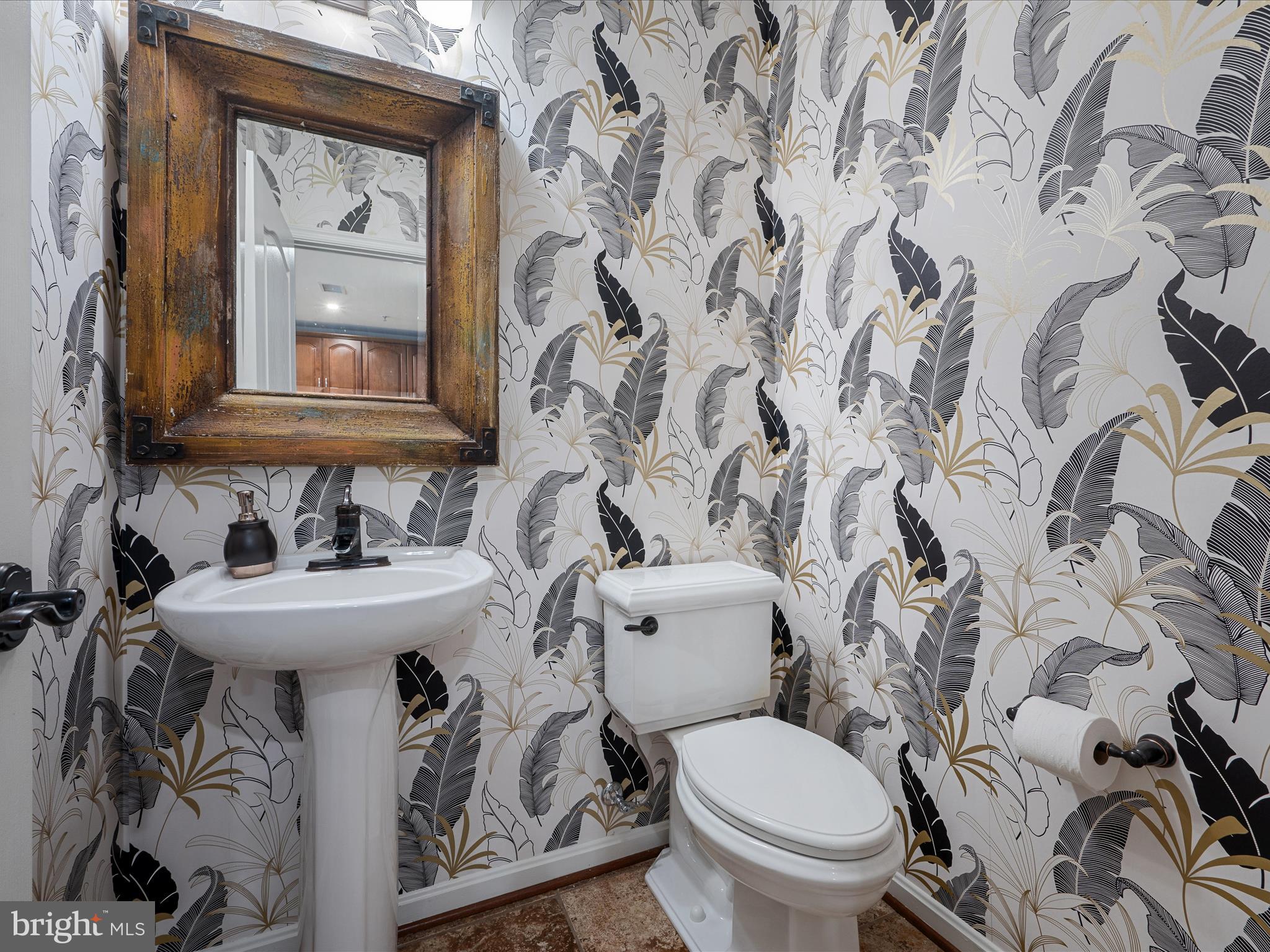 LANSDOWNE TOWN CENTER CONDOS - Residential