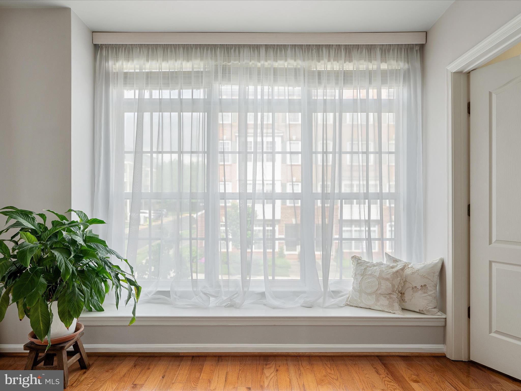 LANSDOWNE TOWN CENTER CONDOS - Residential