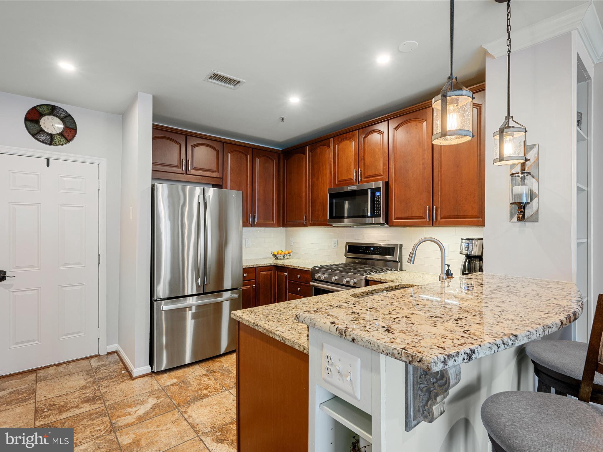 LANSDOWNE TOWN CENTER CONDOS - Residential