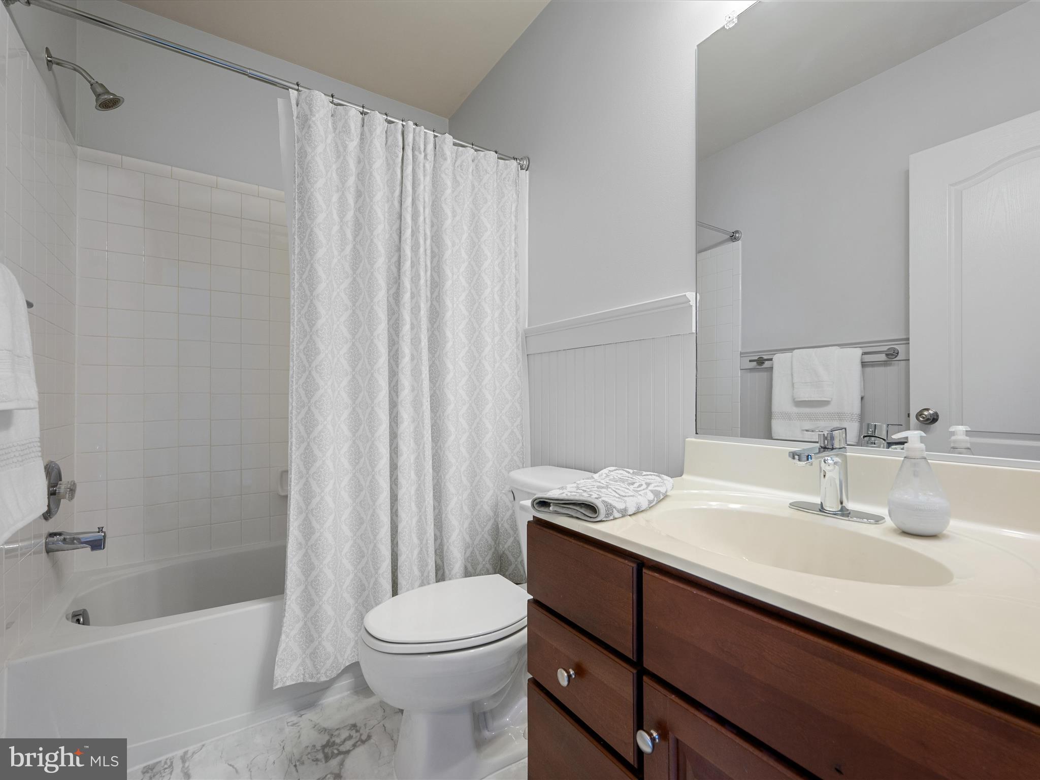 LANSDOWNE TOWN CENTER CONDOS - Residential