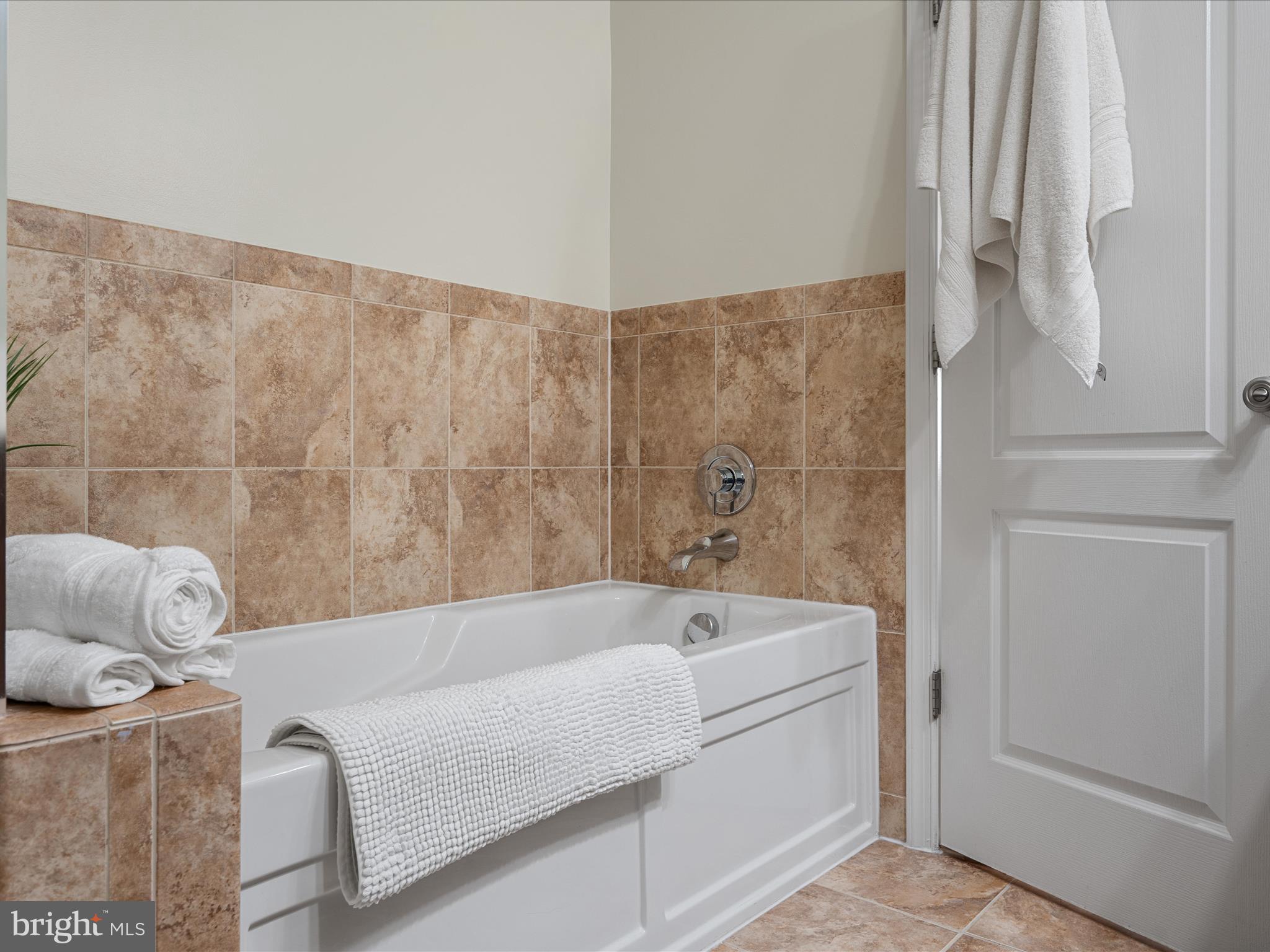 LANSDOWNE TOWN CENTER CONDOS - Residential