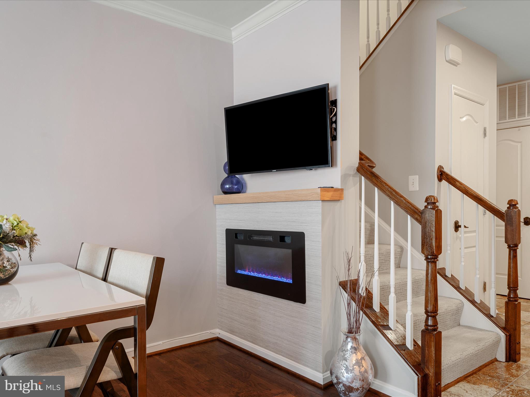 LANSDOWNE TOWN CENTER CONDOS - Residential