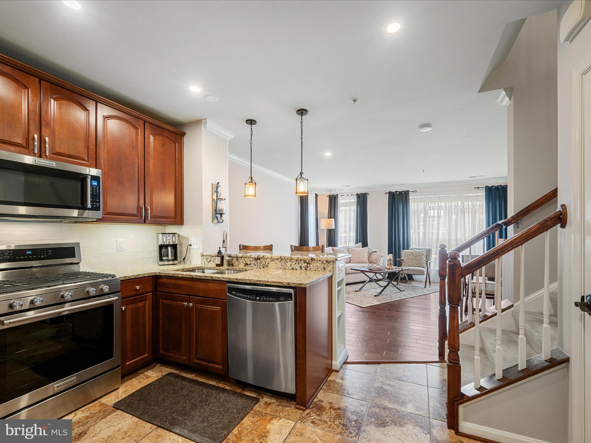 LANSDOWNE TOWN CENTER CONDOS - Residential