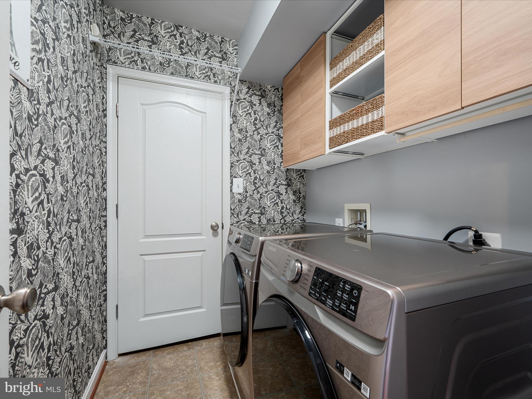 LANSDOWNE TOWN CENTER CONDOS - Residential