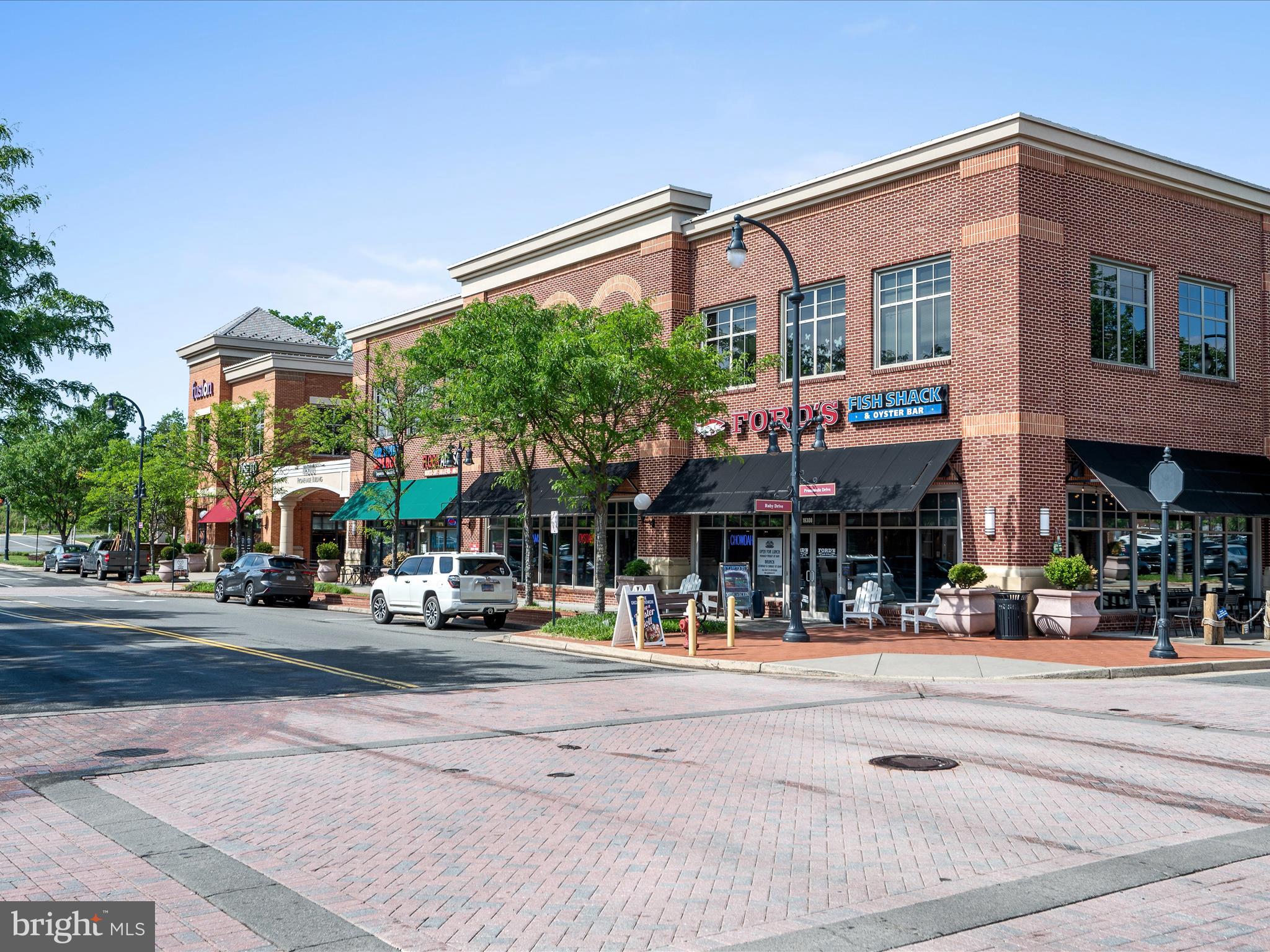 LANSDOWNE TOWN CENTER CONDOS - Residential