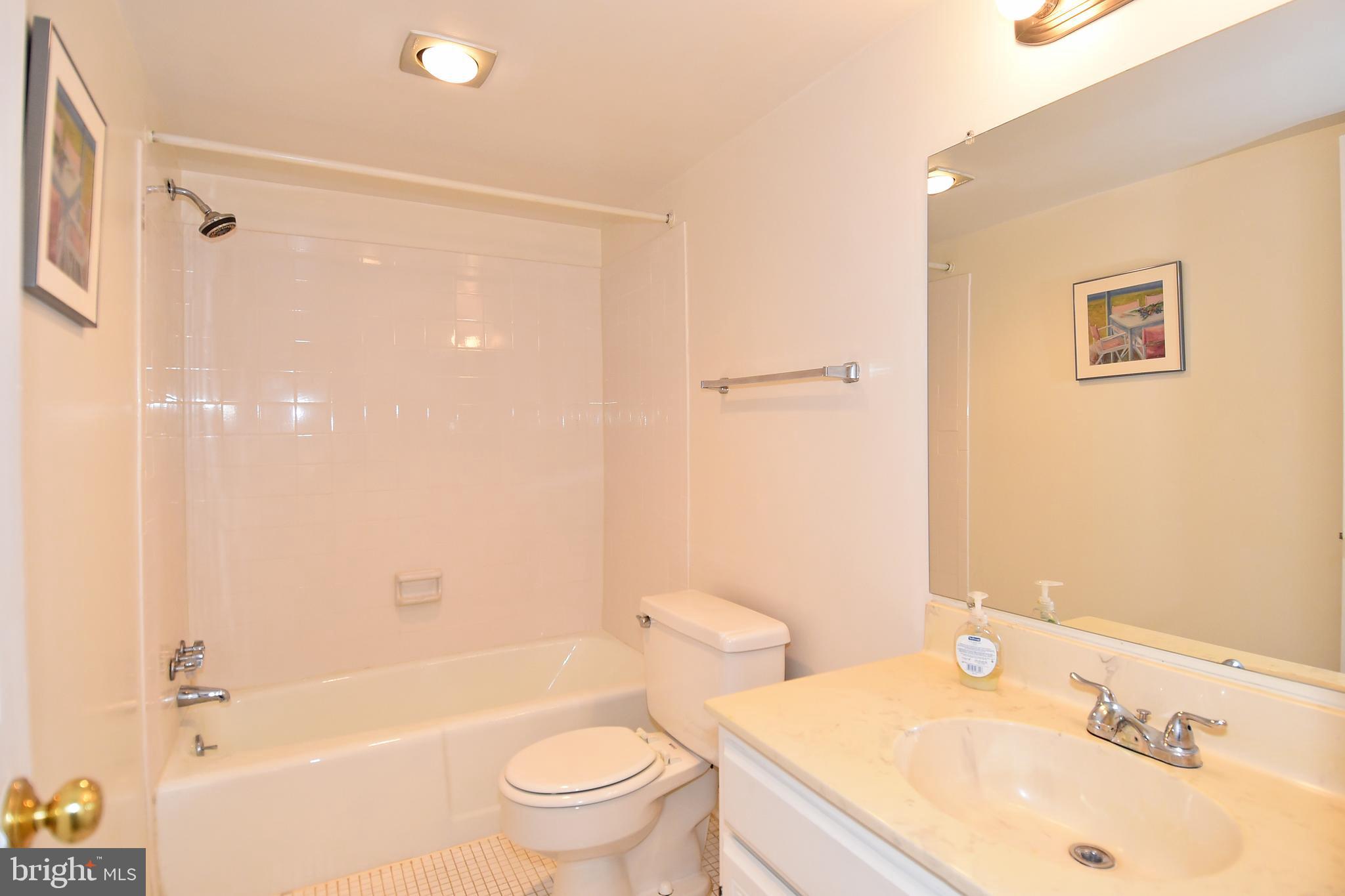 THE COLONIES - Residential Lease