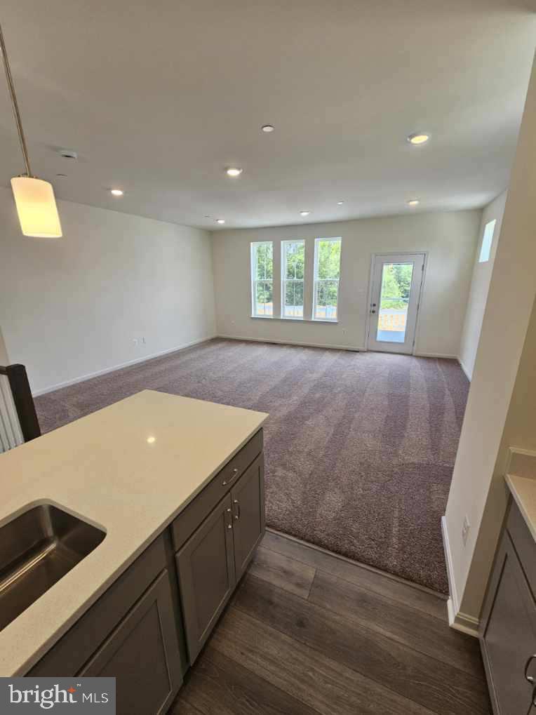 CEDAR POINTE - Residential