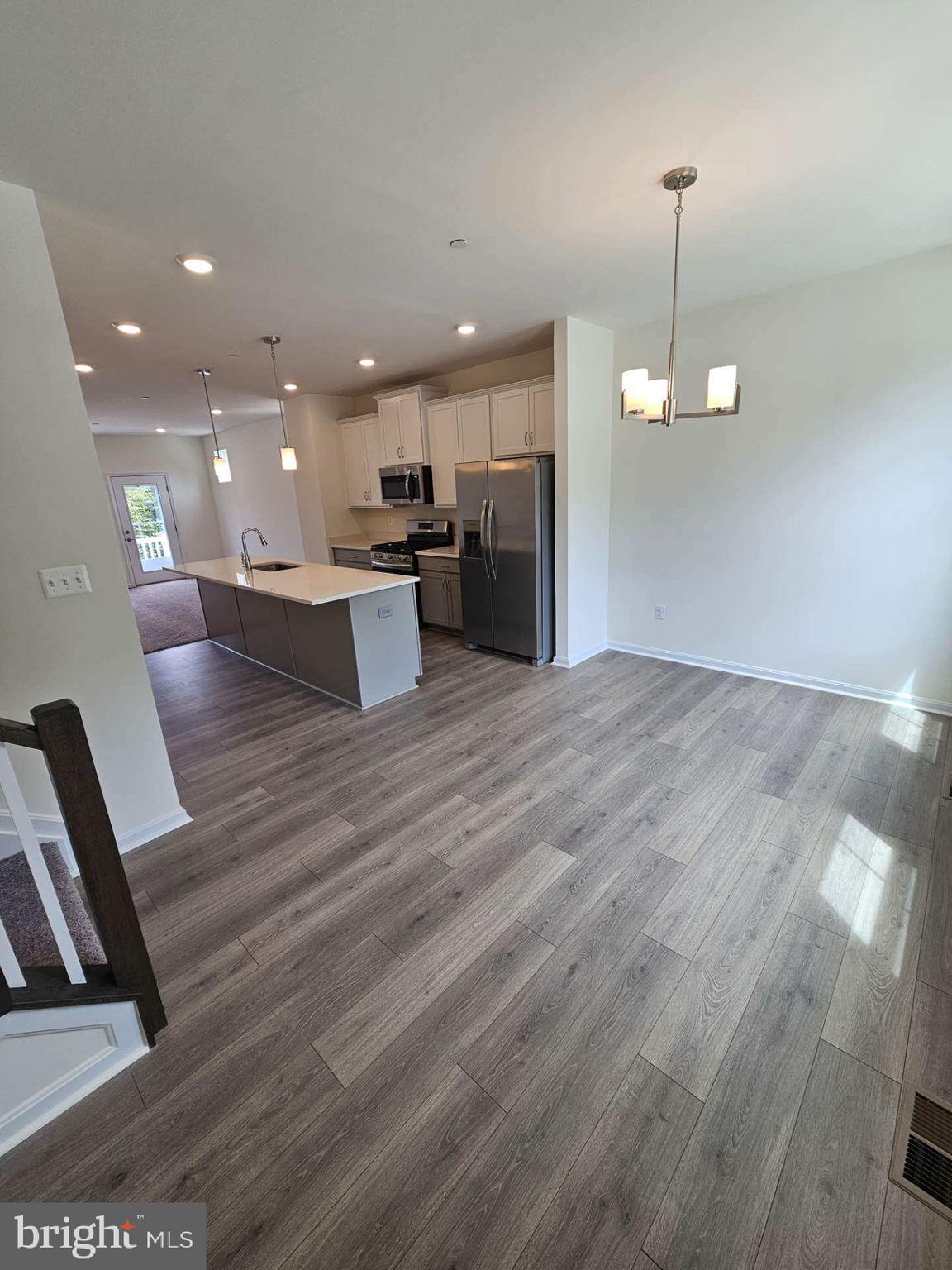 CEDAR POINTE - Residential