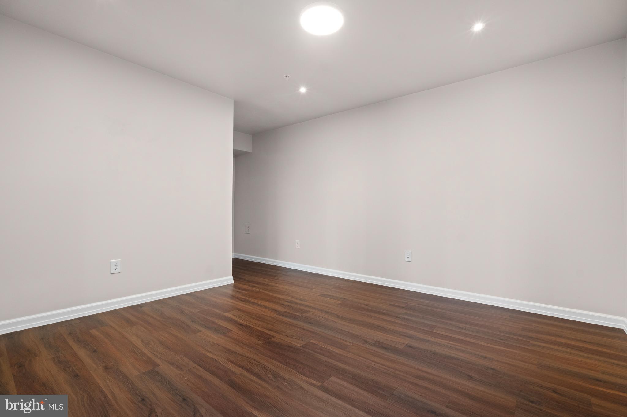 EAGLES POINTE - Residential