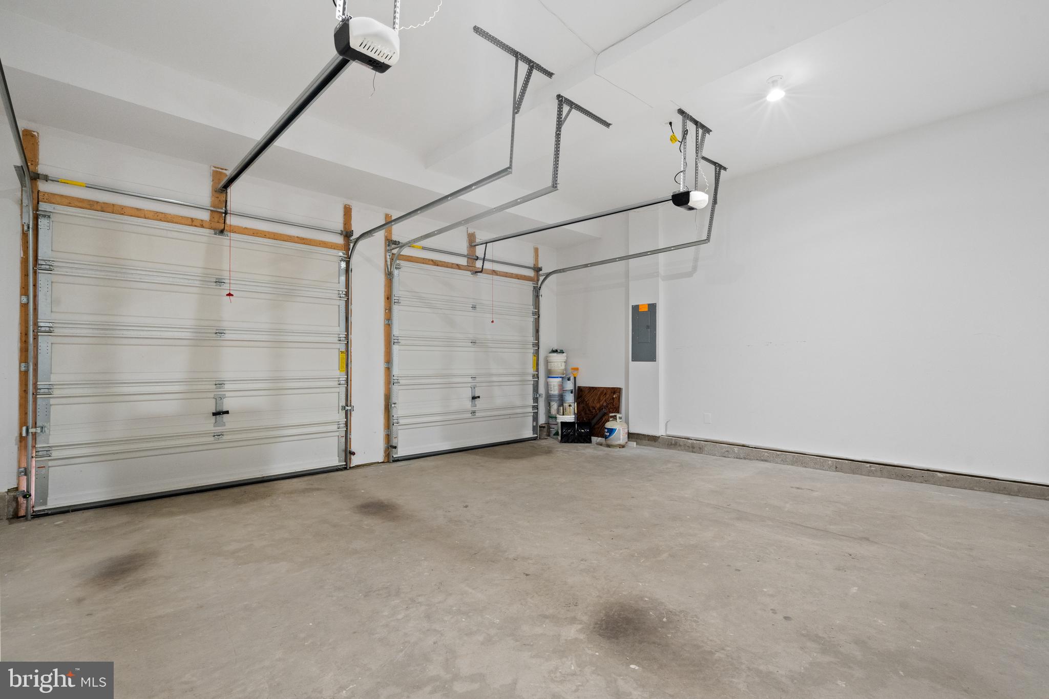 EAGLES POINTE - Residential