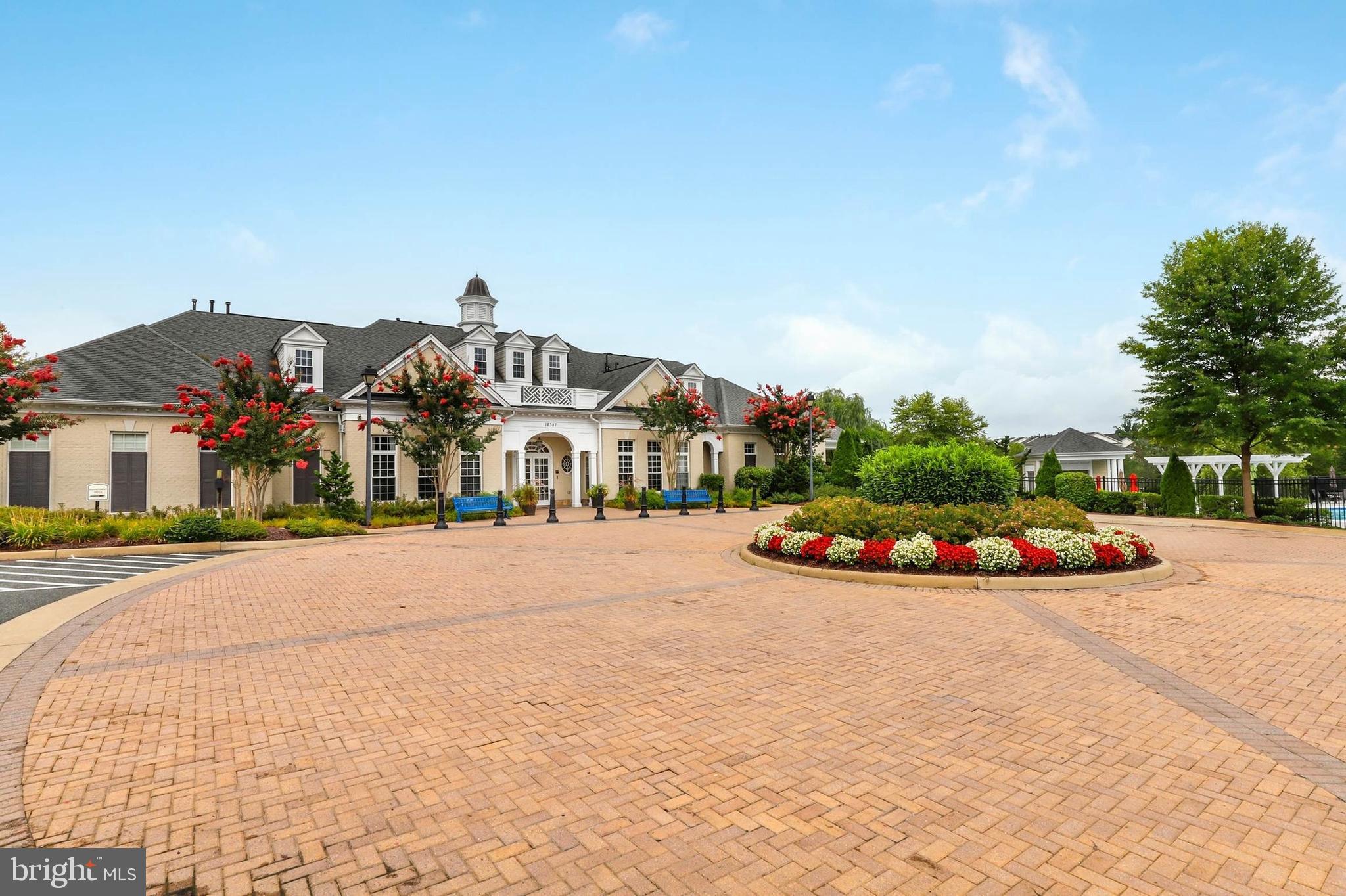 EAGLES POINTE - Residential