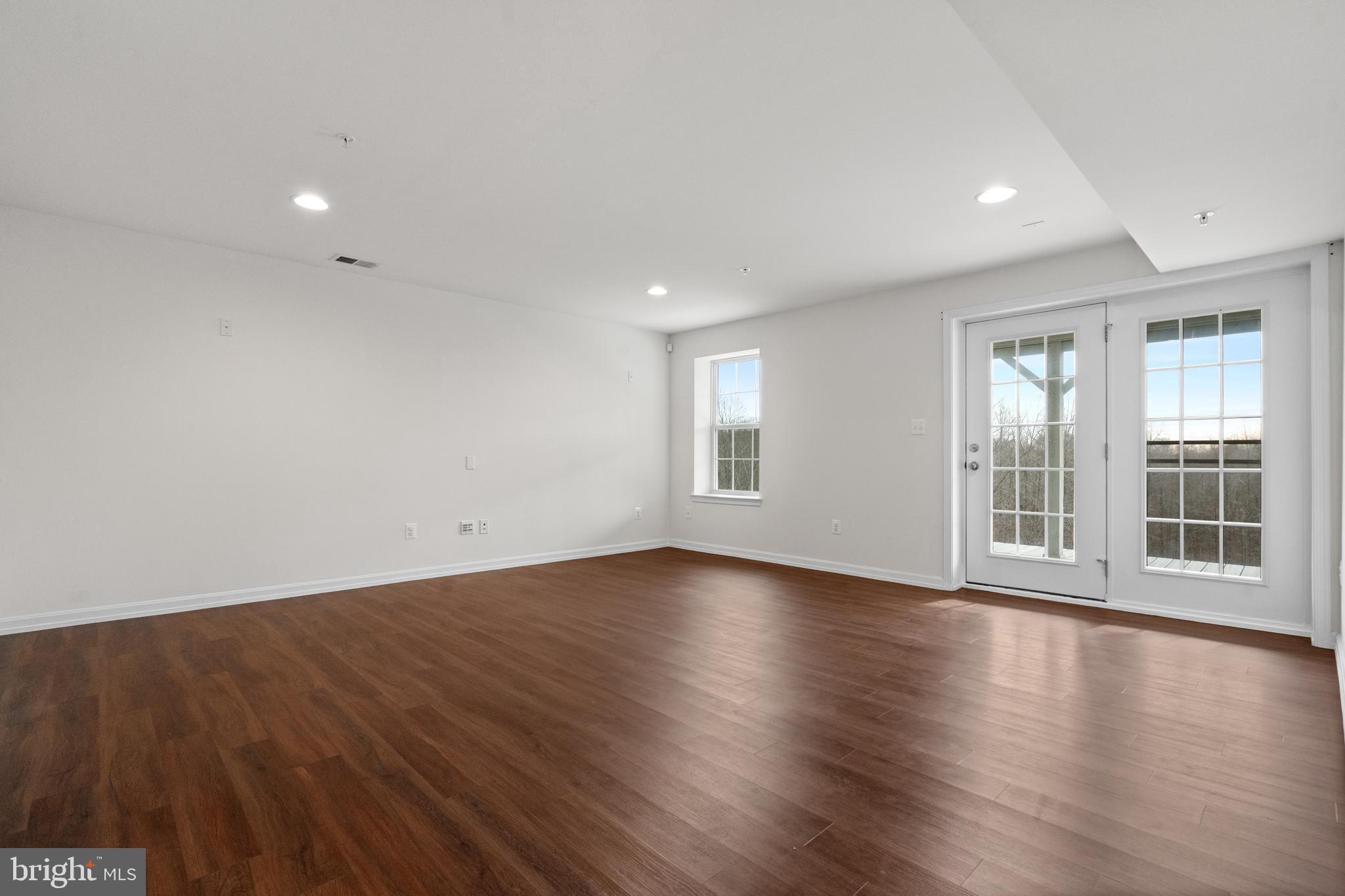 EAGLES POINTE - Residential