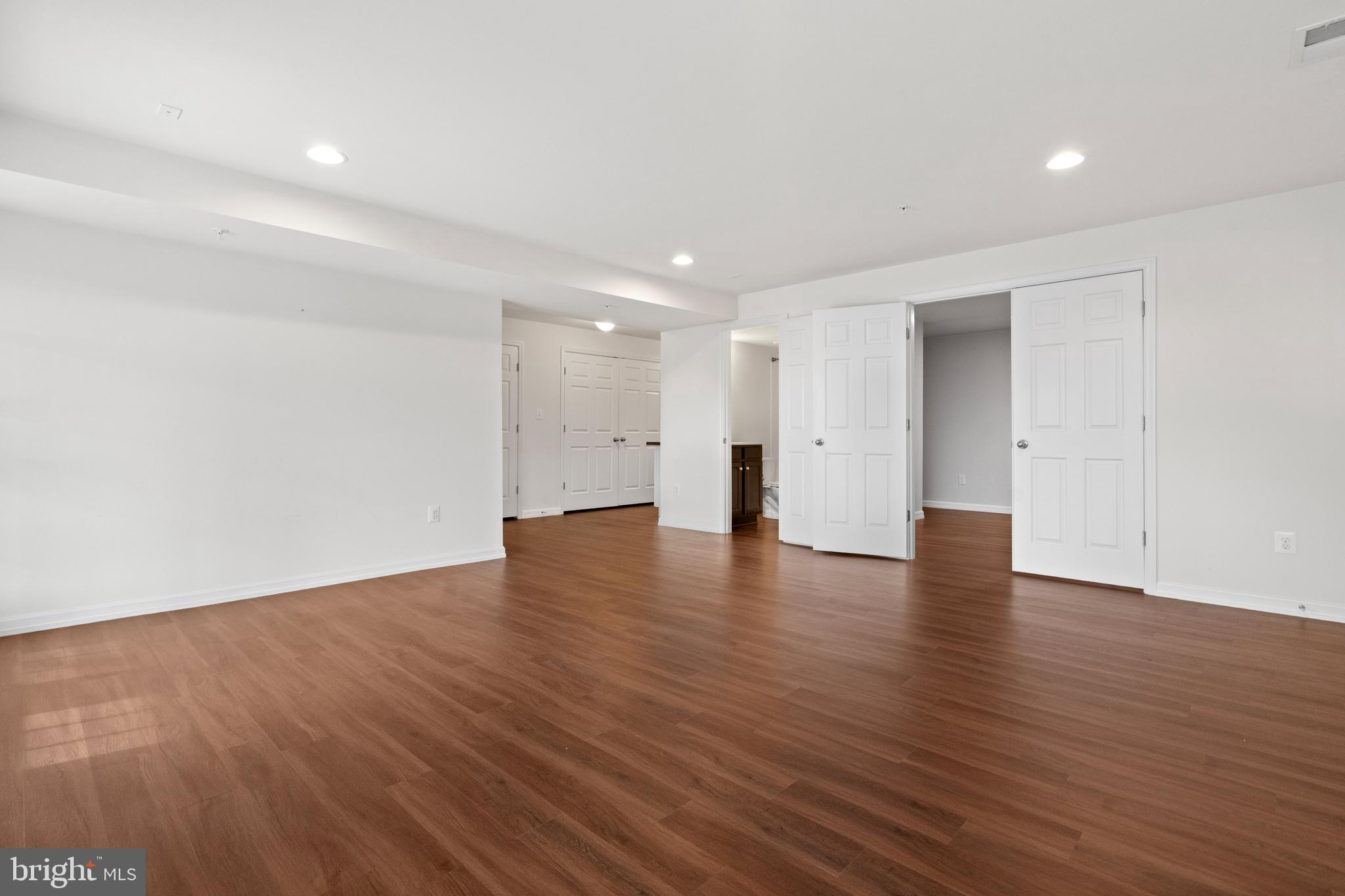 EAGLES POINTE - Residential