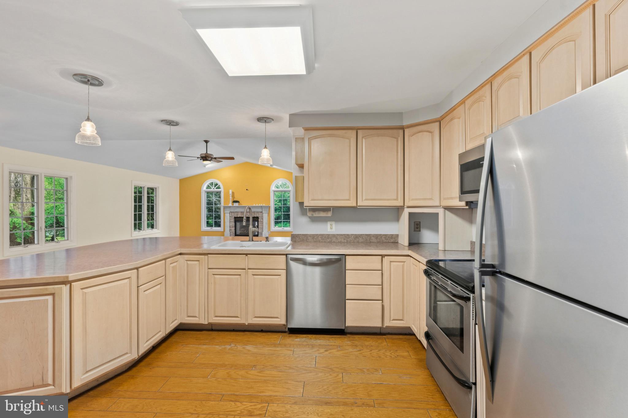 2700 HUNTING RIDGE COURT