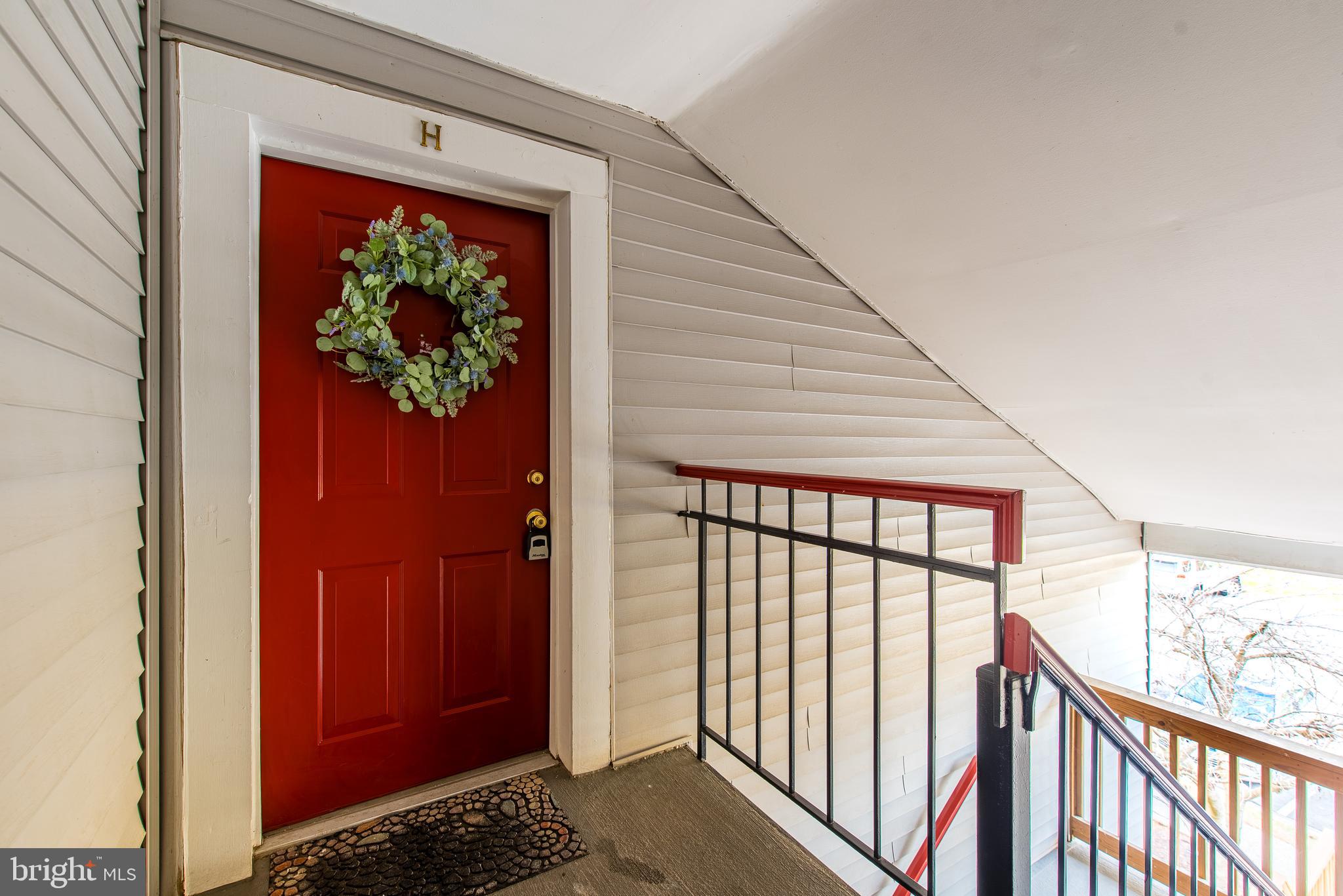 RIVERCHASE CONDOS - Residential