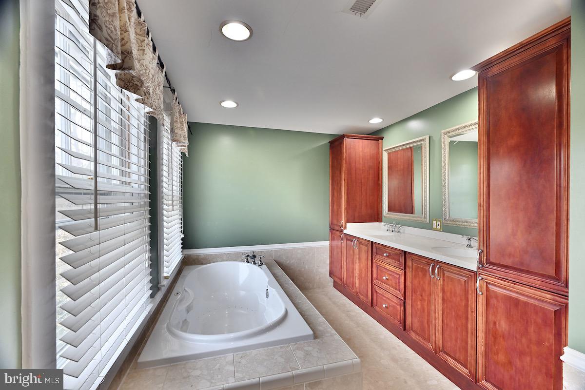 MURRAY HILL - Residential