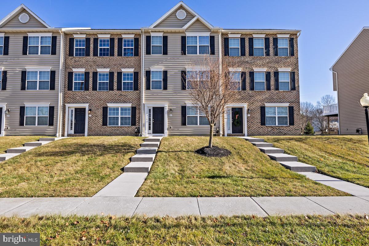 Our community features brand new appliances including a refrigerator, electric range, dishwasher, microwave, washer, and dryer. Laminate flooring is featured throughout the properties with carpet in the bedrooms. Additionally, your space has spacious closets, high ceilings, and beautiful countertops in the kitchen.
