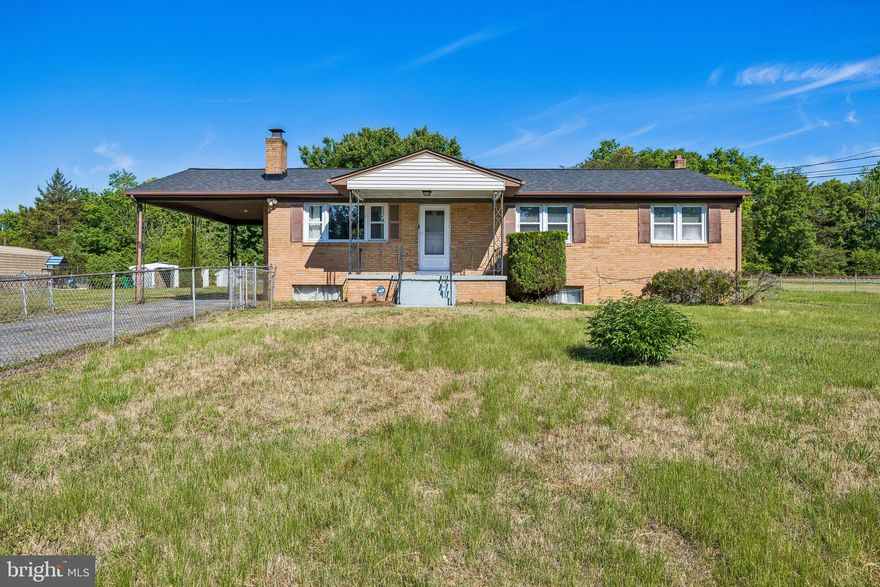 Investor Special! This spacious home features a large family room, formal dining area, and a kitchen equipped with a wall oven. The upper-level bedrooms are generously sized, while the lower level offers a private in-law suite complete with its own family room, full kitchen, bedroom, and full bath—ideal for guests or multi-generational living. The suite enjoys its own entrance, providing both privacy and easy accessibility. Situated on a sizable lot, the property is perfect for future expansion, whether you envision building an addition, creating a backyard oasis, or adding outdoor entertaining spaces. Recent updates include a new roof and fresh paint in several rooms, and there are hardwood floors that lie beneath the existing carpet. While renovations are needed throughout, the home presents a blank canvas for your custom touches and upgrades. Enjoy the wonderful White Plains lifestyle. There is a railroad track behind the home, which may result in occasional train noise.