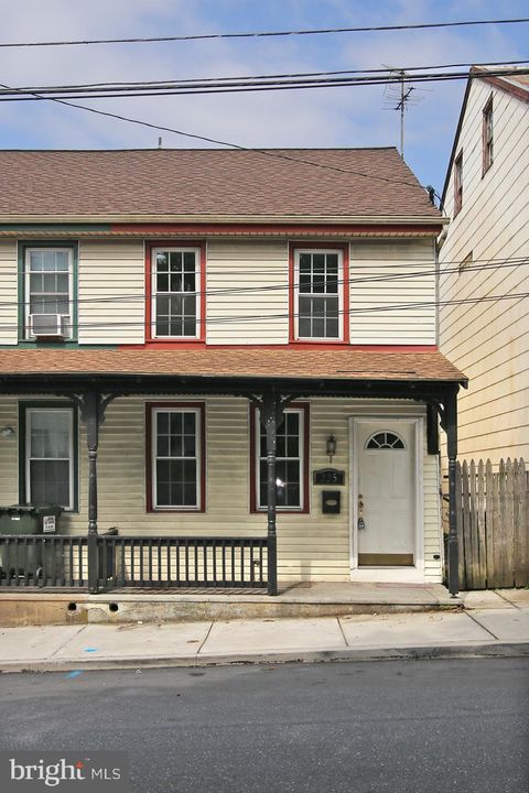 Townhouse For Sale - 225 S 9th Street<br/> LEBANON, PA 17042