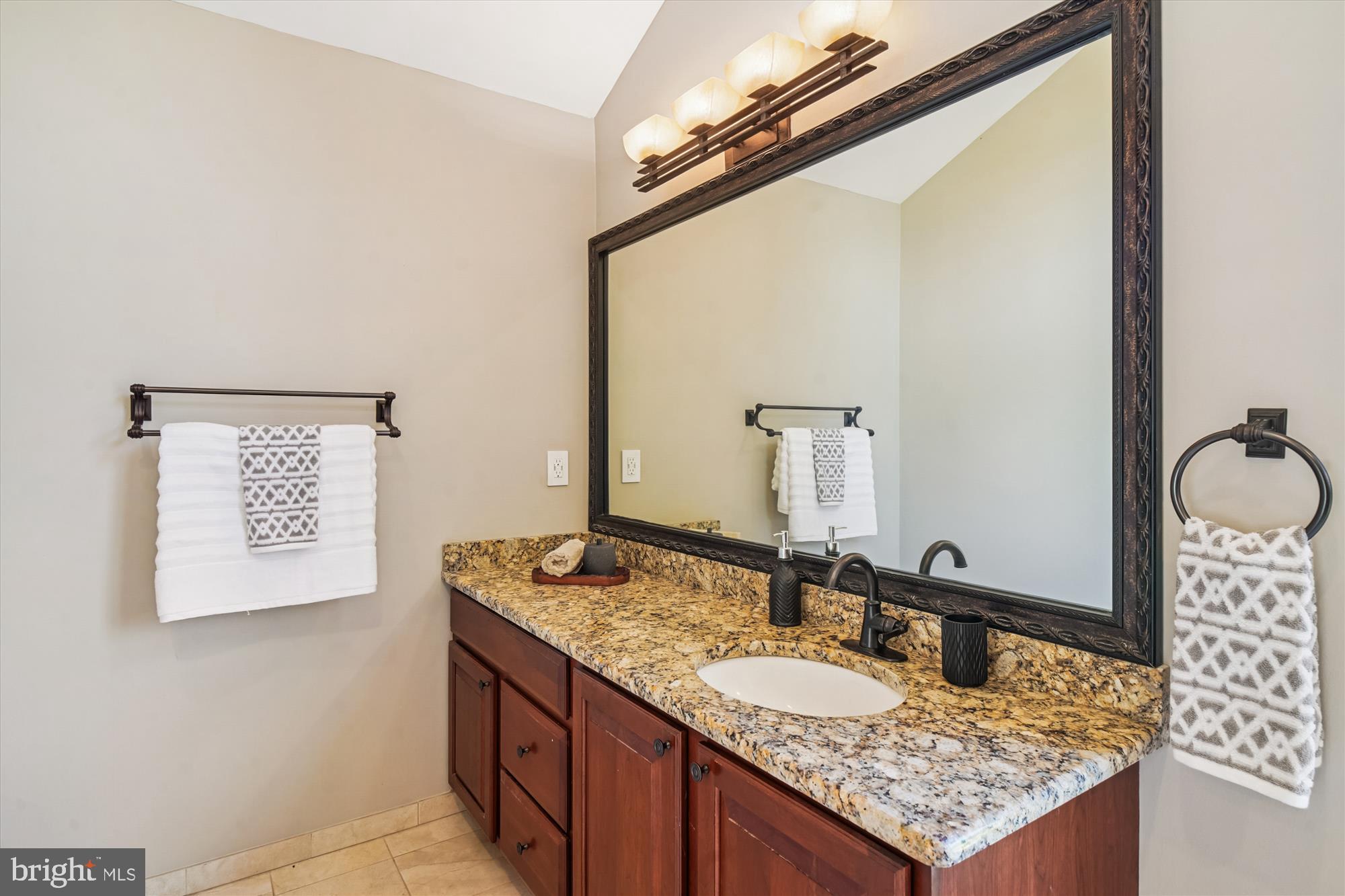 ABRAMS - Residential