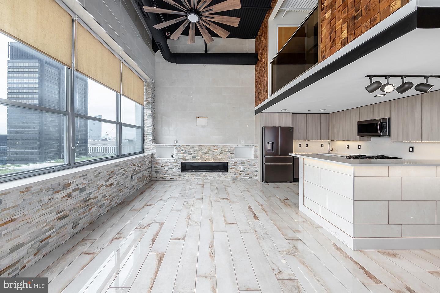 2200 ARCH STREET 28 1211