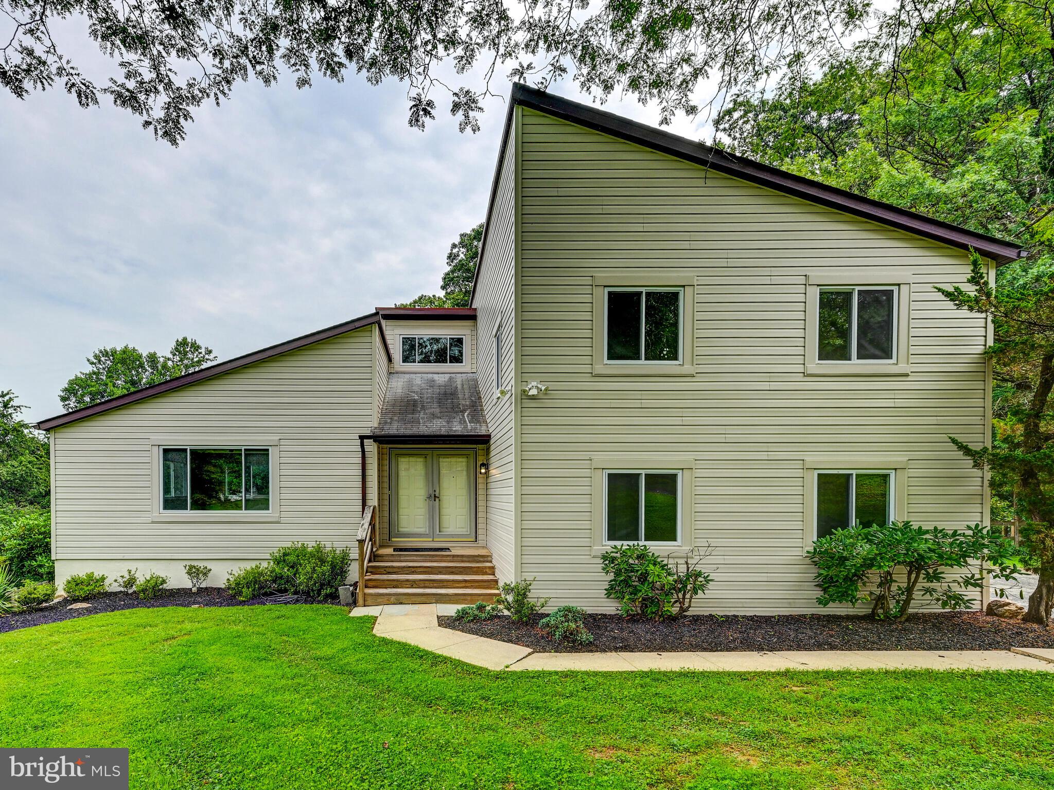 12 HUNTERS HORN COURT