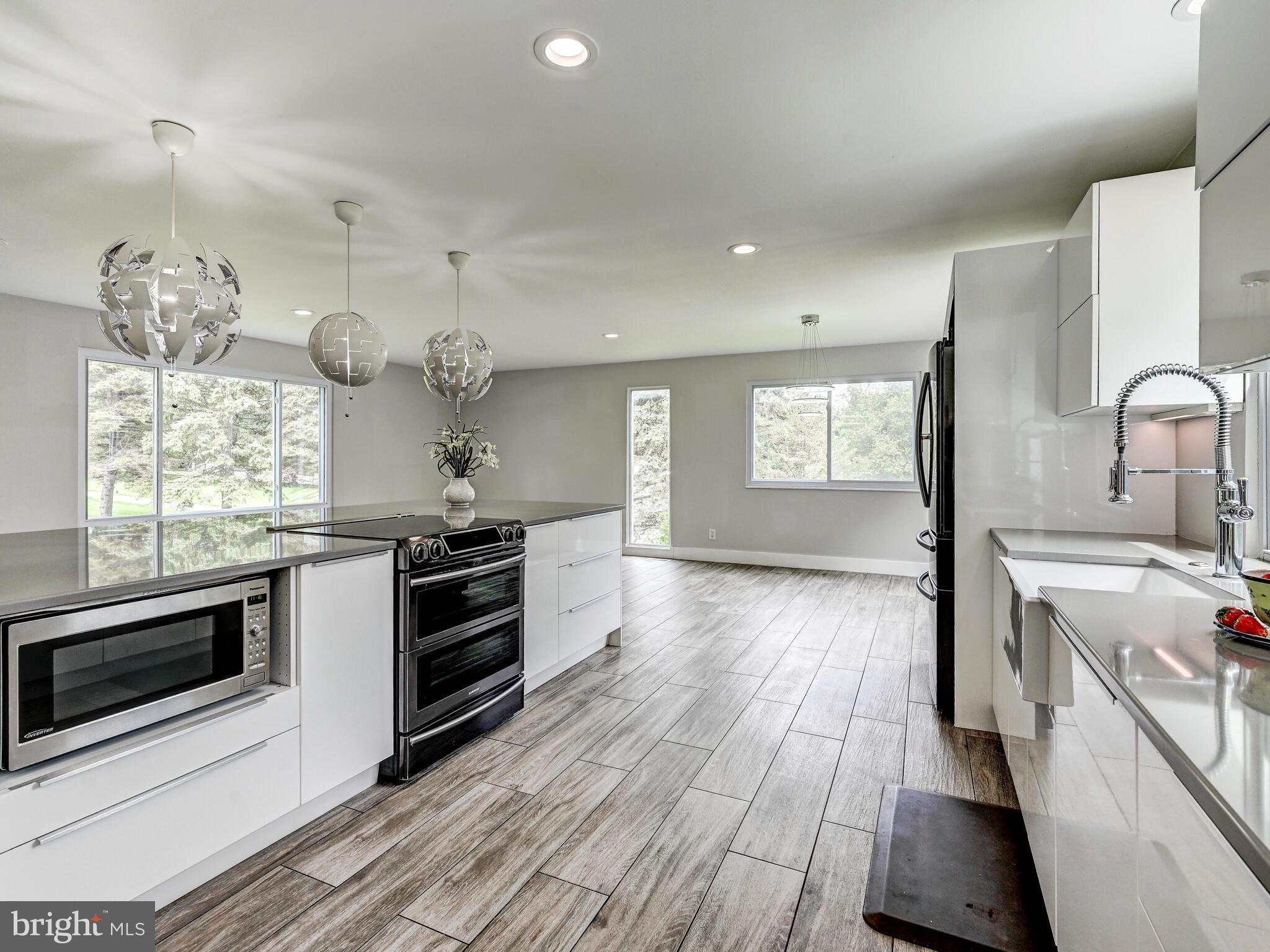 VALLEY HILLS - Residential