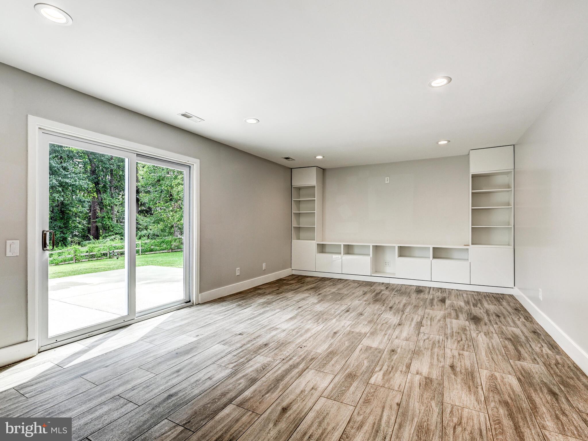 VALLEY HILLS - Residential