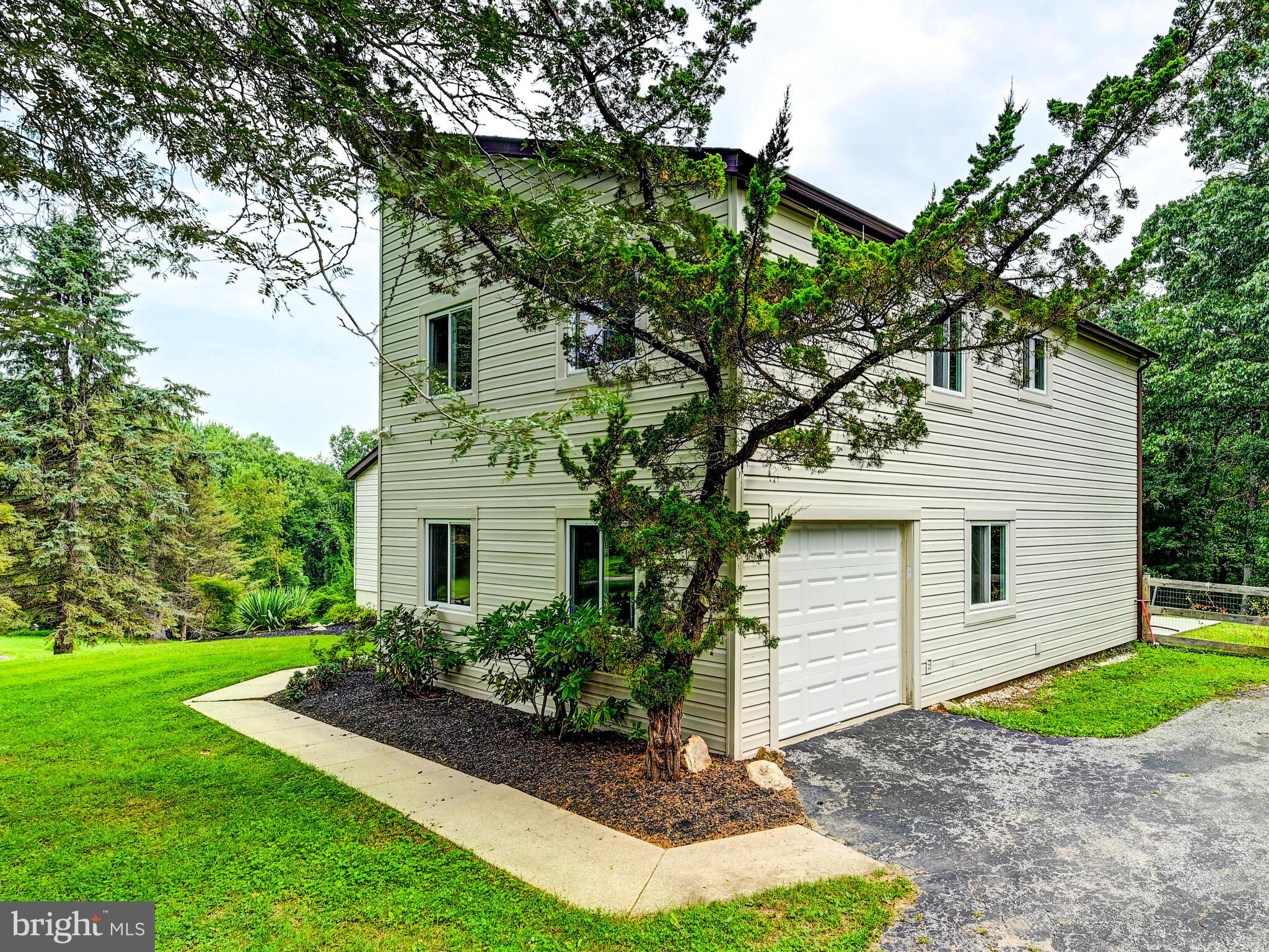 12 HUNTERS HORN COURT