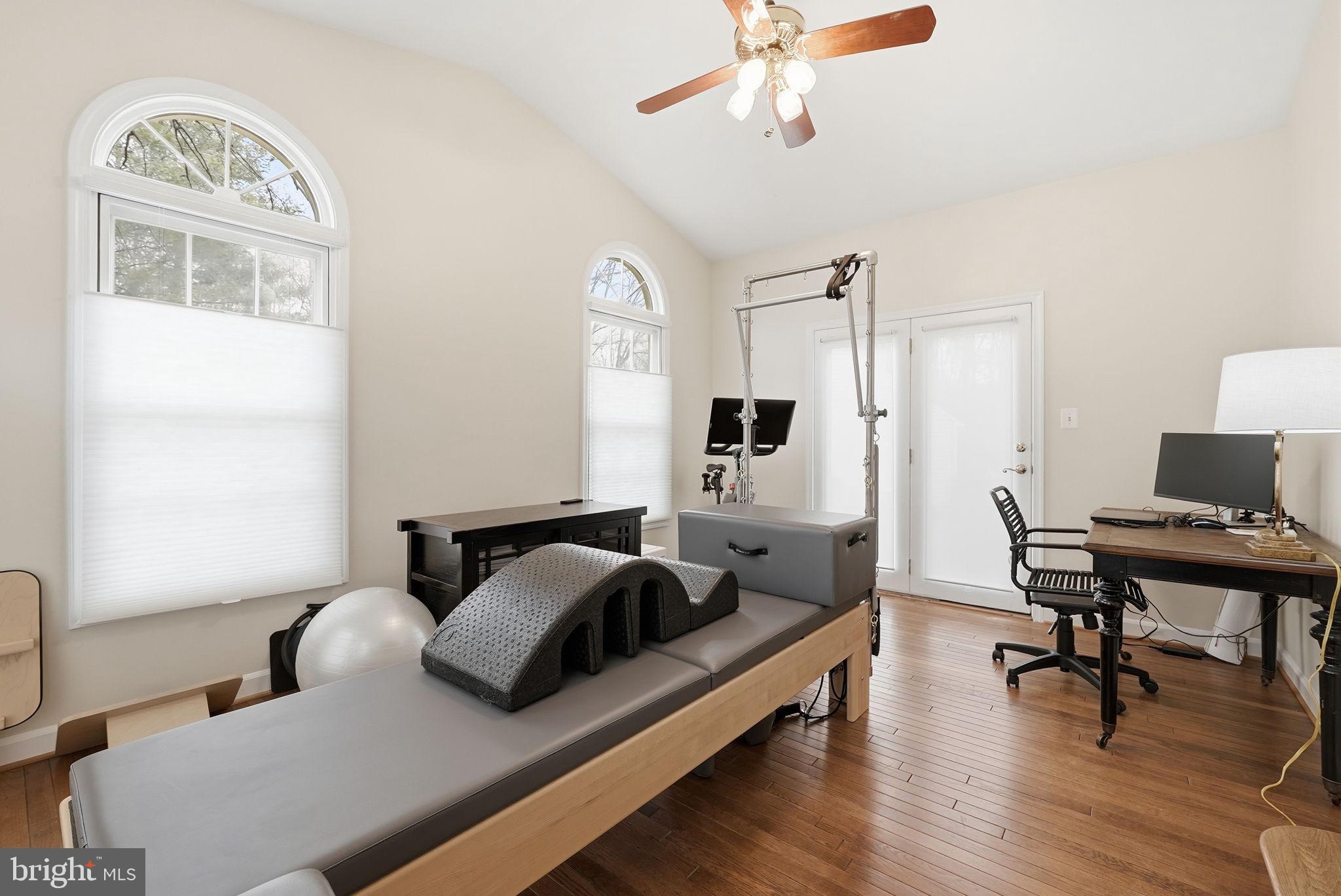 FAIRFAX STATION EAST - Residential