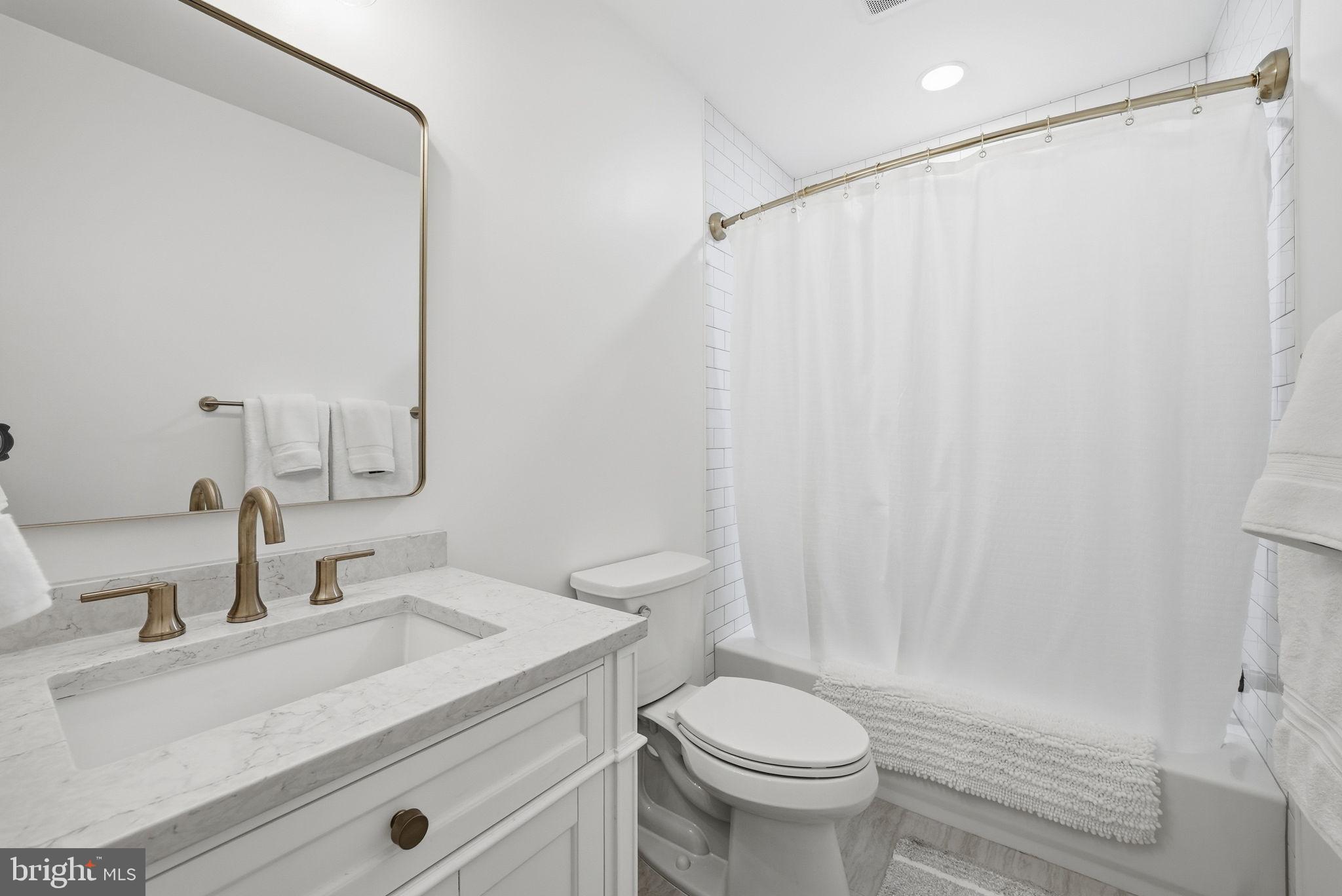 FAIRFAX STATION EAST - Residential