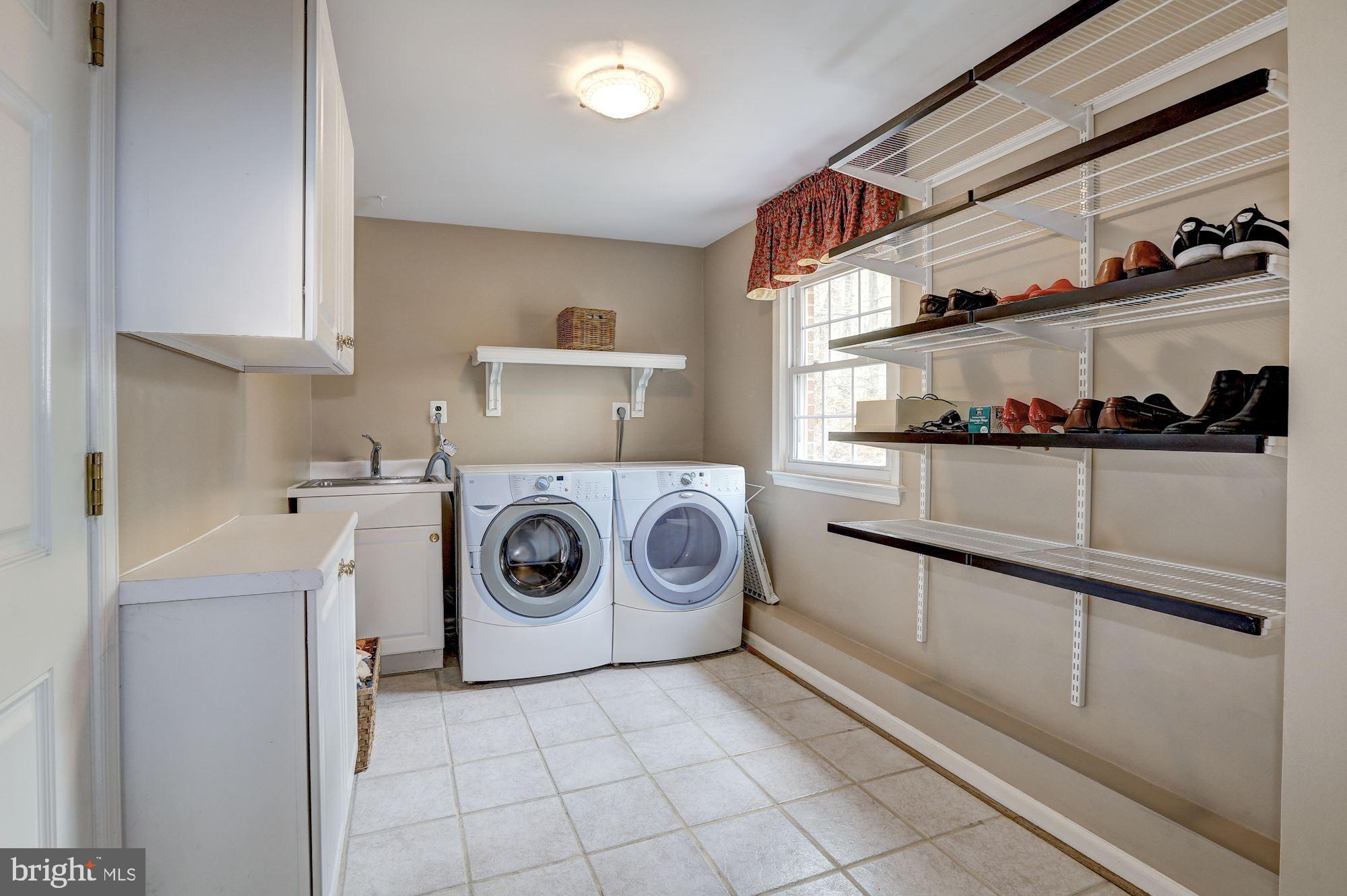 COUNTRY PLACE - Residential