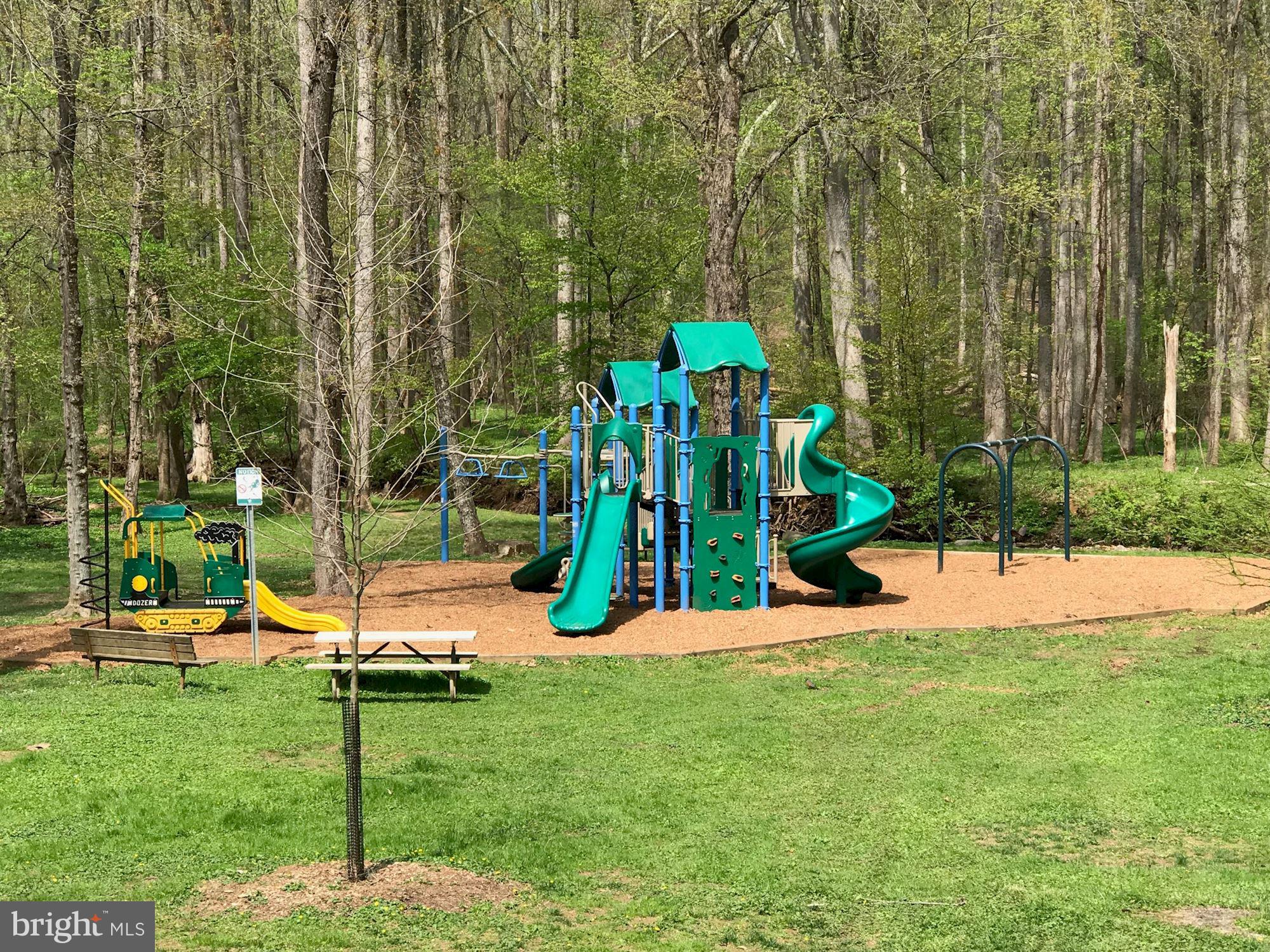 COUNTRY PLACE - Residential