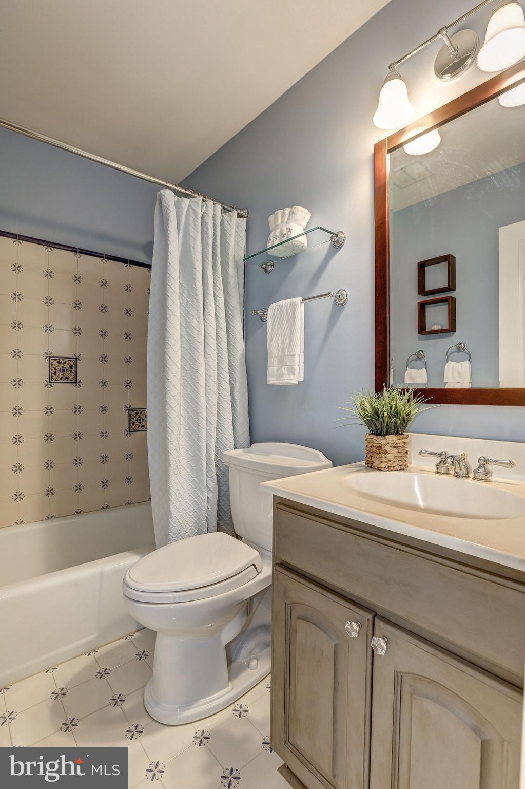 COUNTRY PLACE - Residential