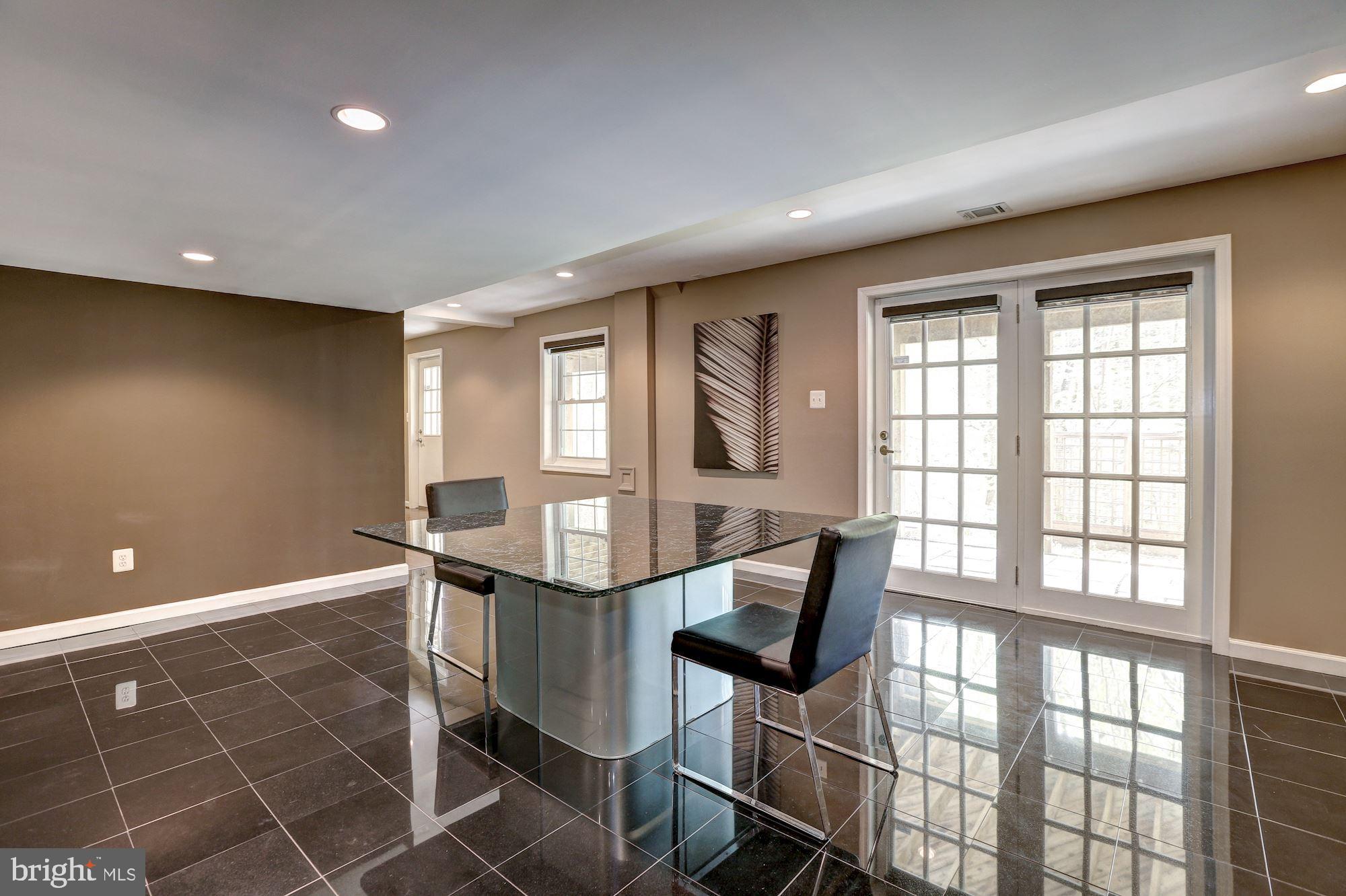 COUNTRY PLACE - Residential