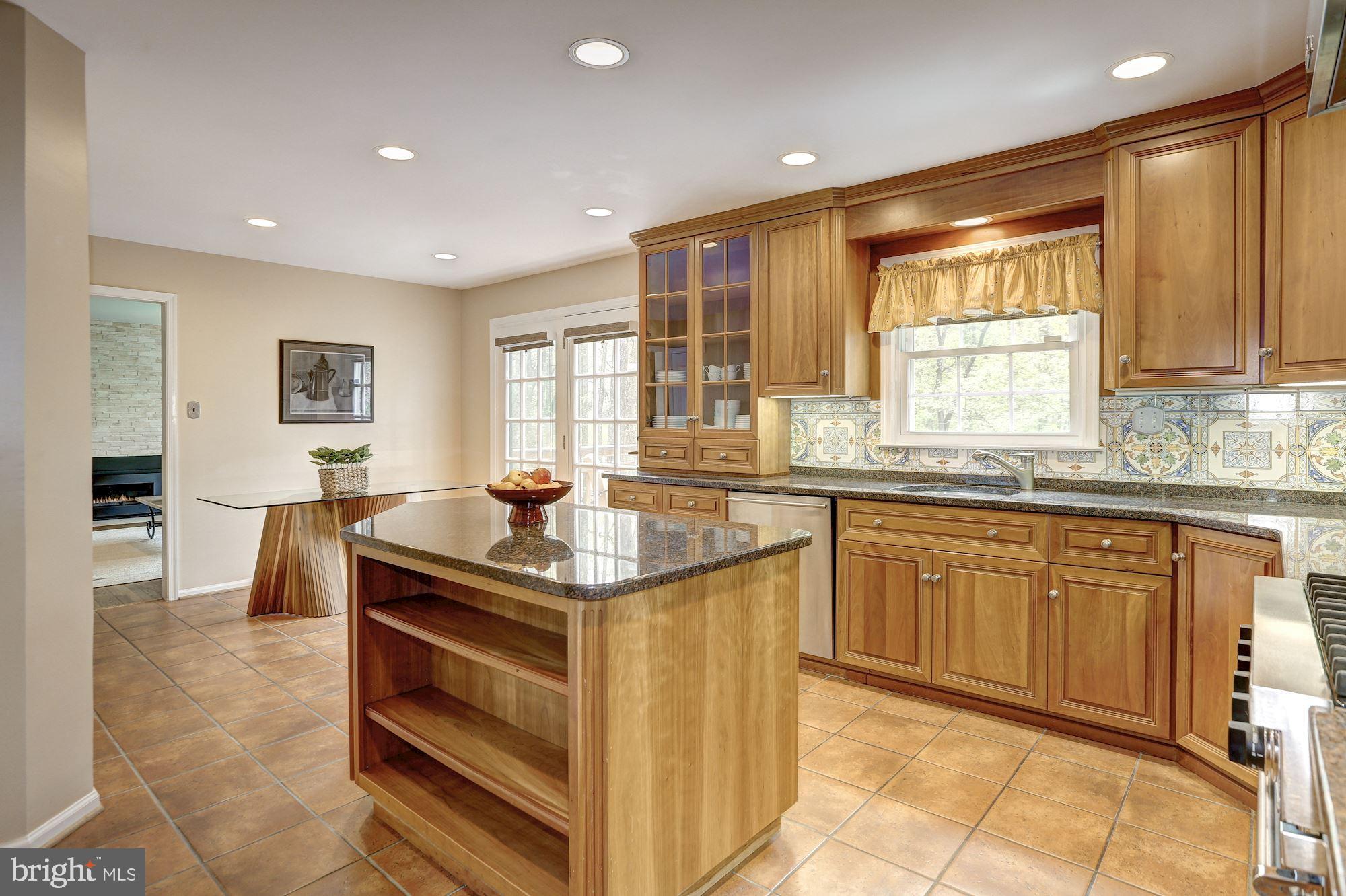 COUNTRY PLACE - Residential