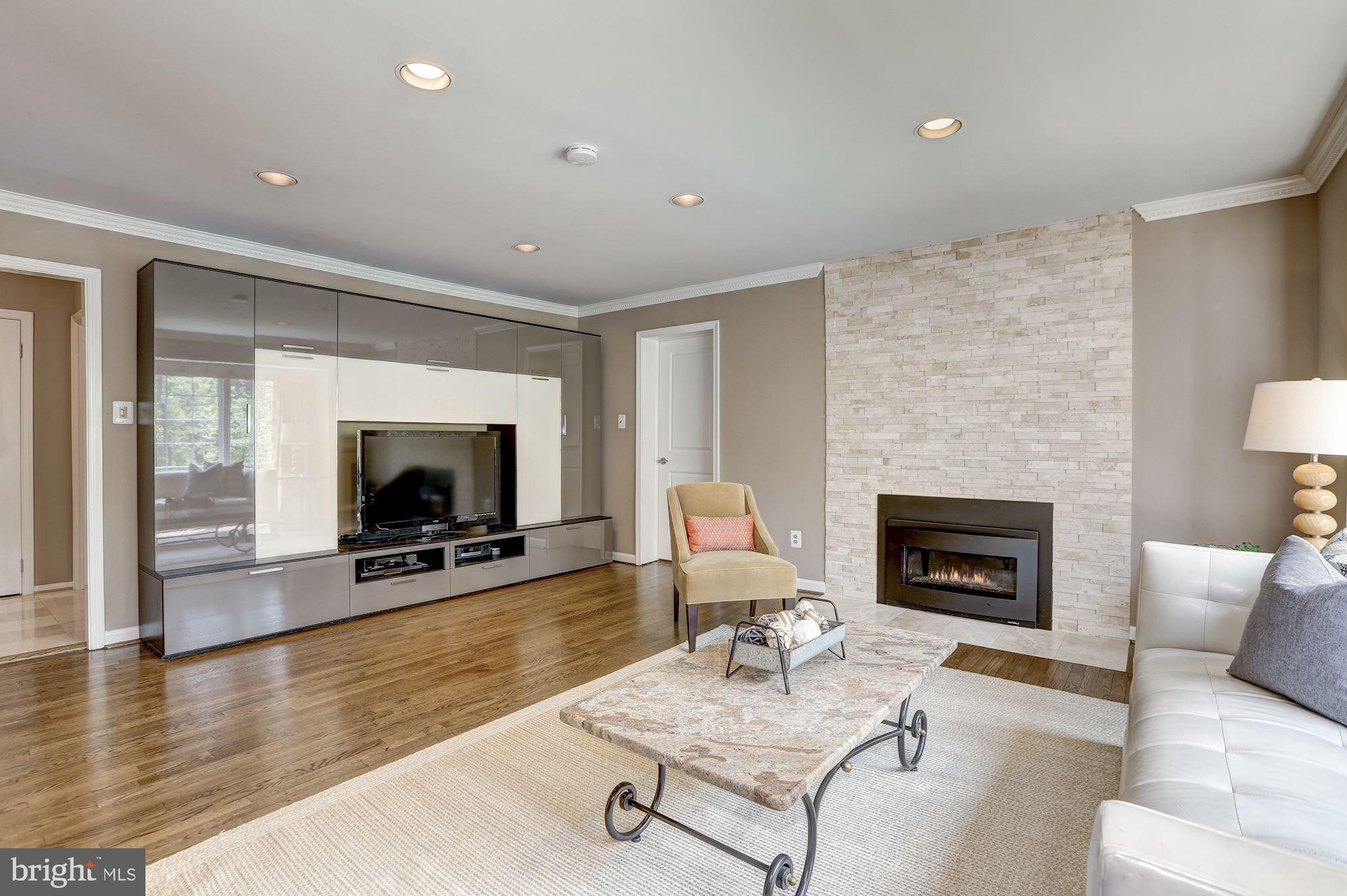 COUNTRY PLACE - Residential