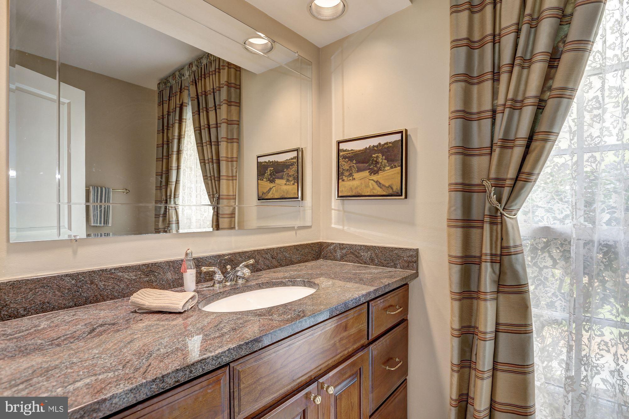 COUNTRY PLACE - Residential