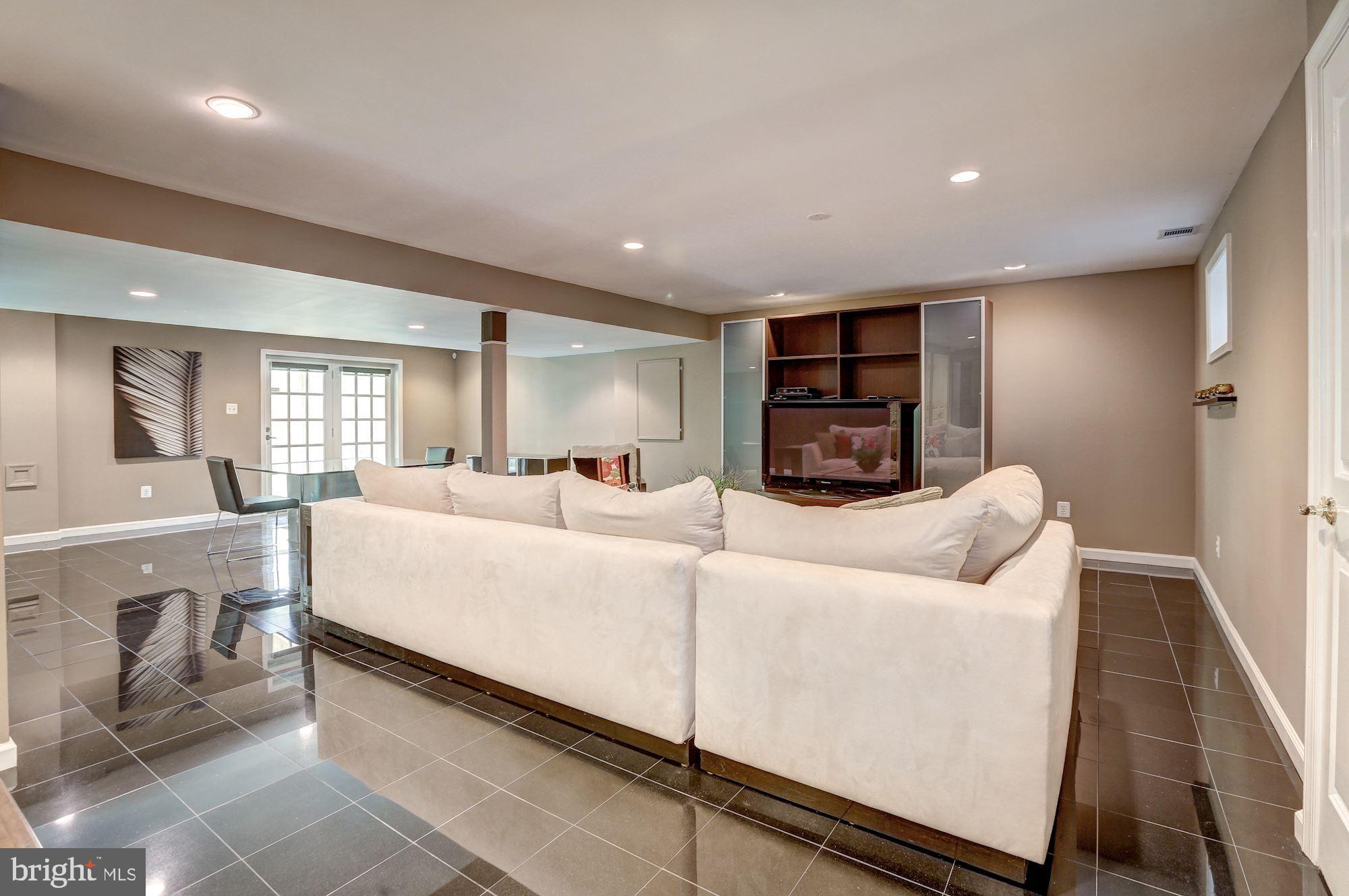 COUNTRY PLACE - Residential