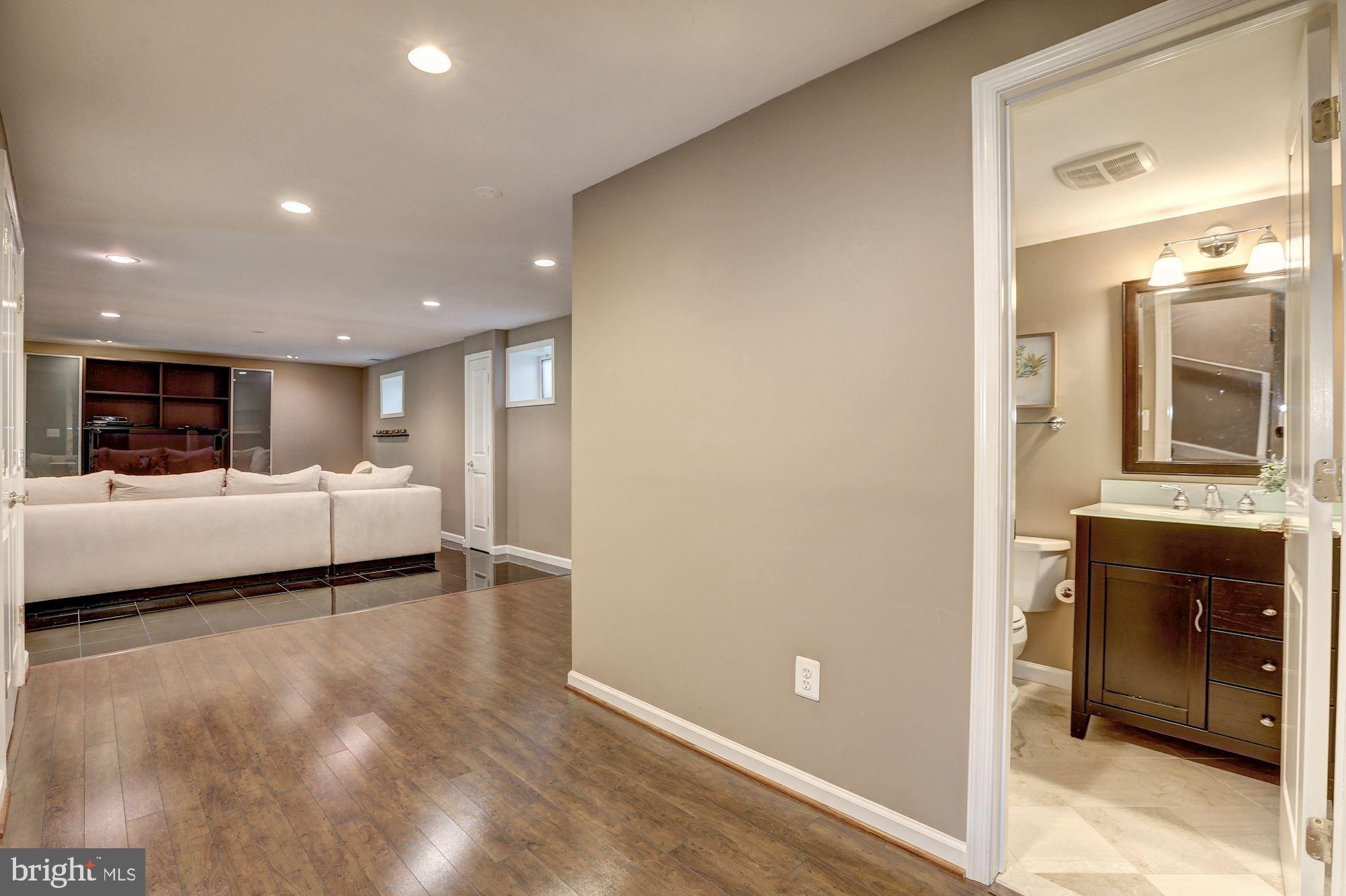 COUNTRY PLACE - Residential