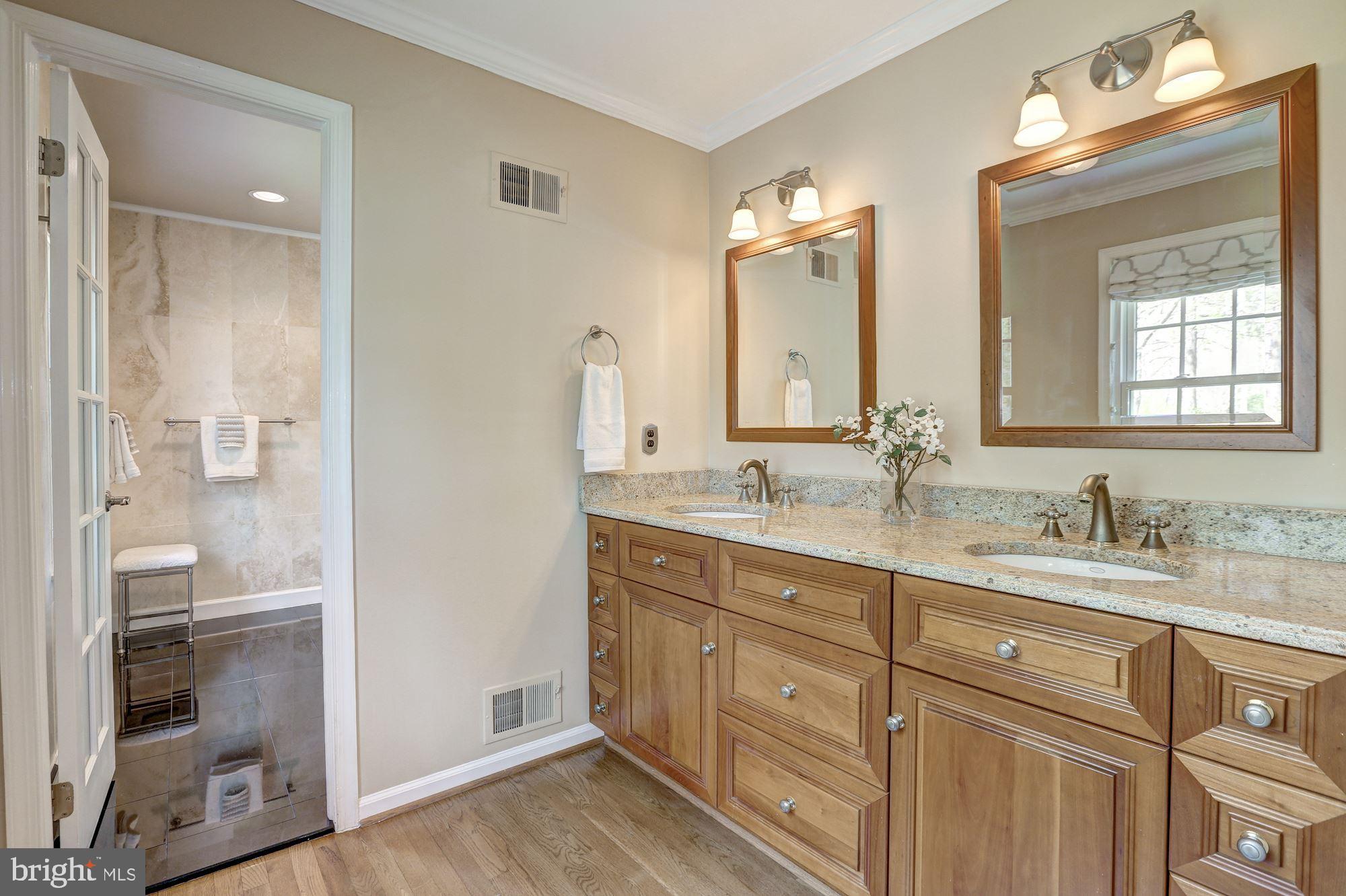 COUNTRY PLACE - Residential