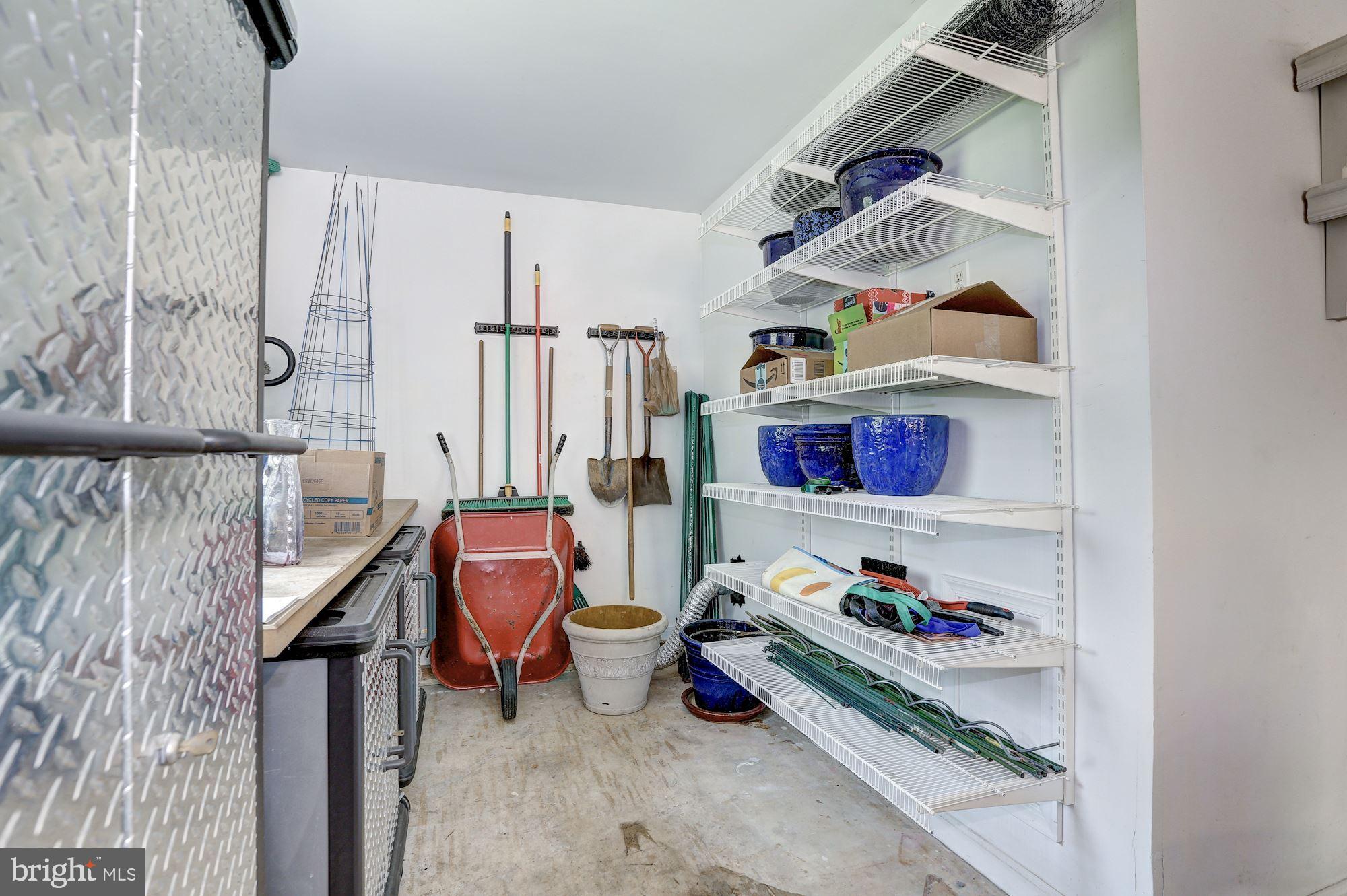 COUNTRY PLACE - Residential