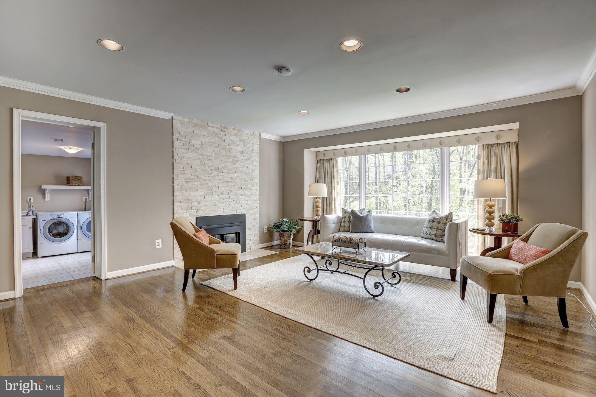 COUNTRY PLACE - Residential