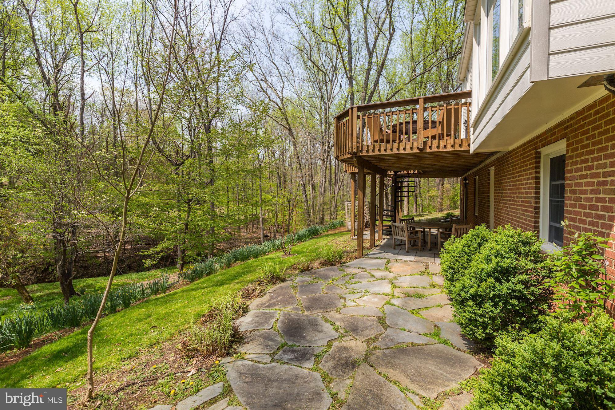 COUNTRY PLACE - Residential