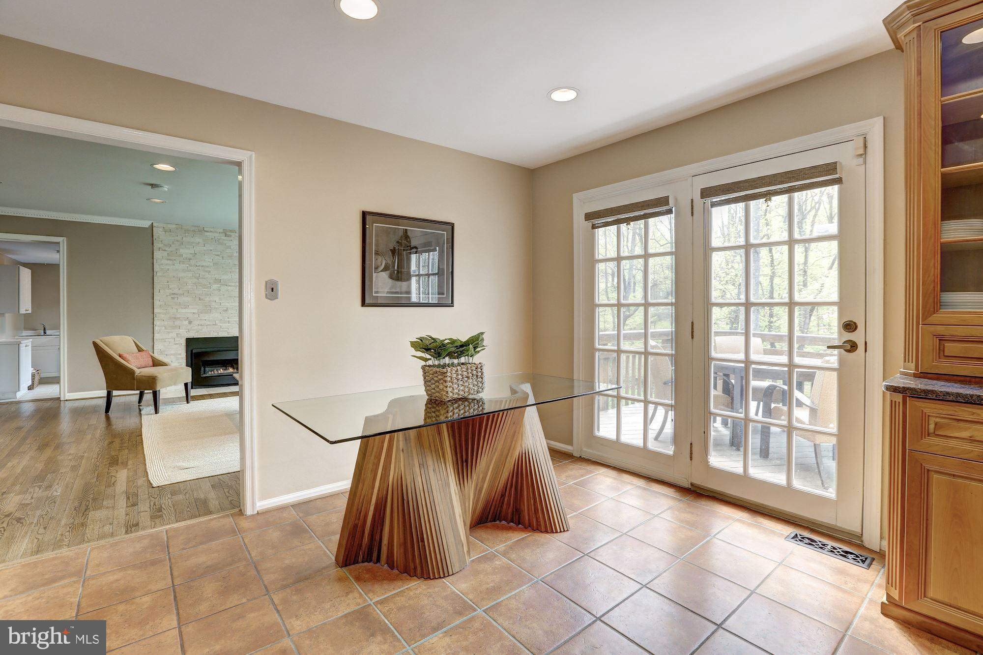 COUNTRY PLACE - Residential