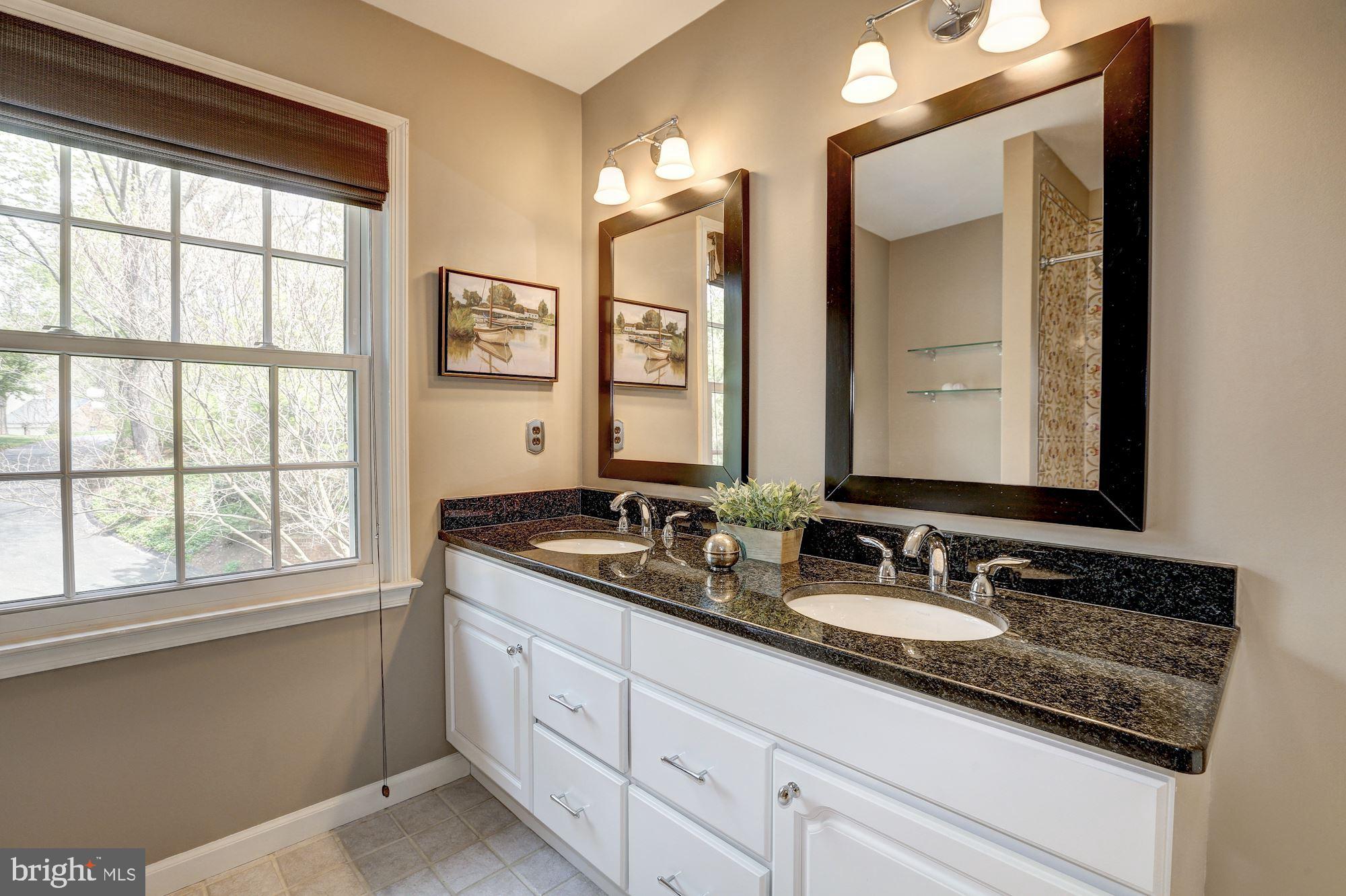 COUNTRY PLACE - Residential