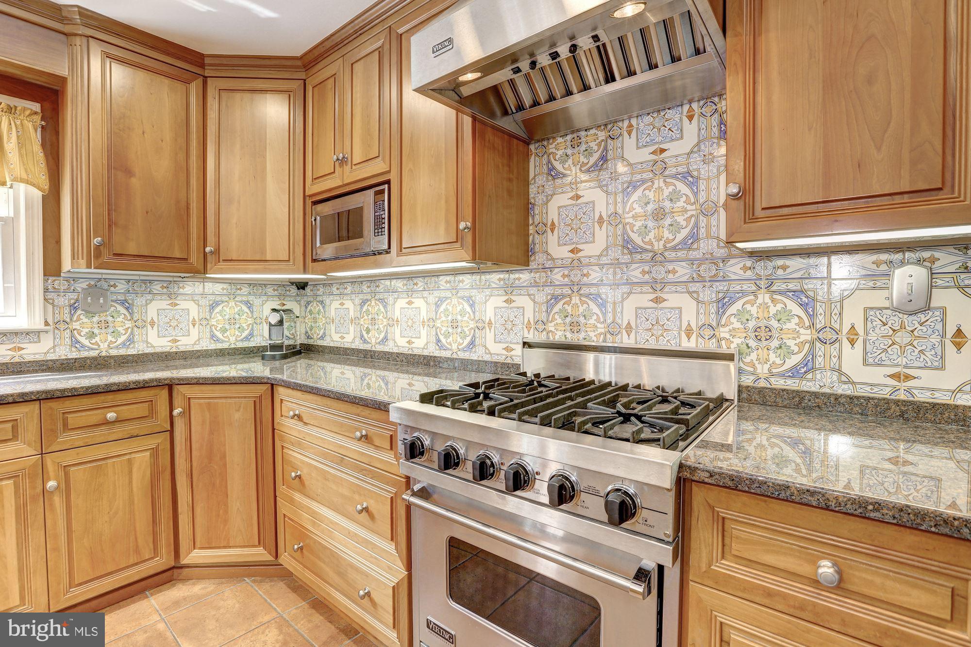 COUNTRY PLACE - Residential