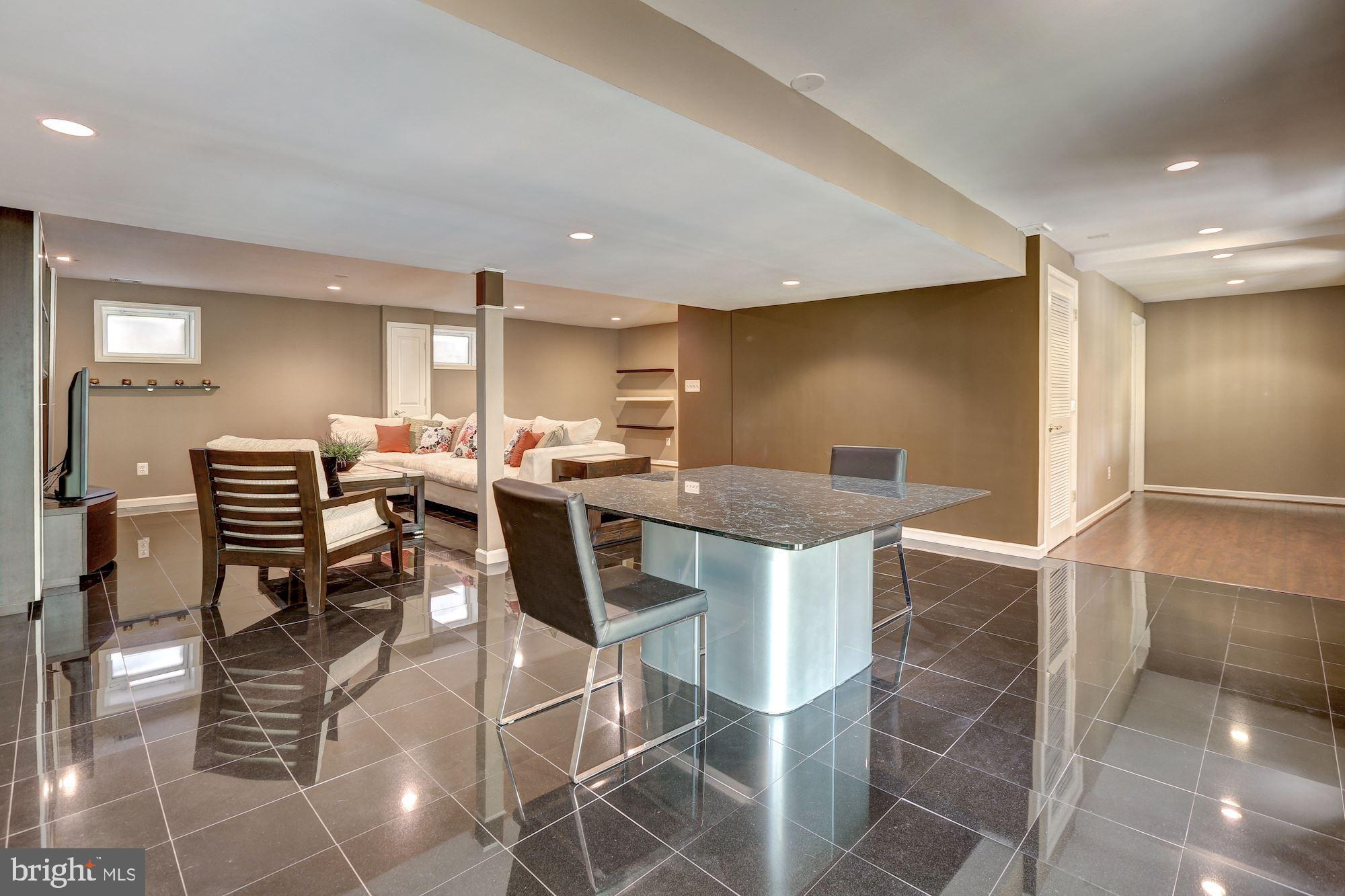 COUNTRY PLACE - Residential