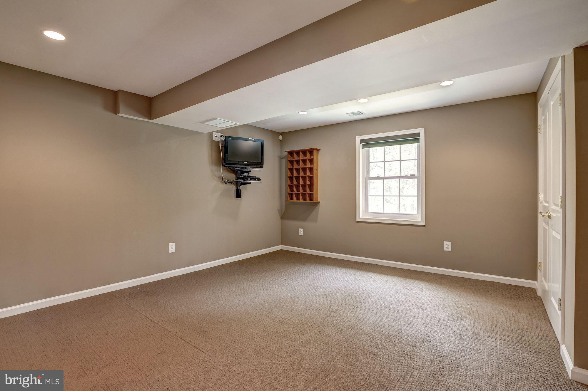 COUNTRY PLACE - Residential