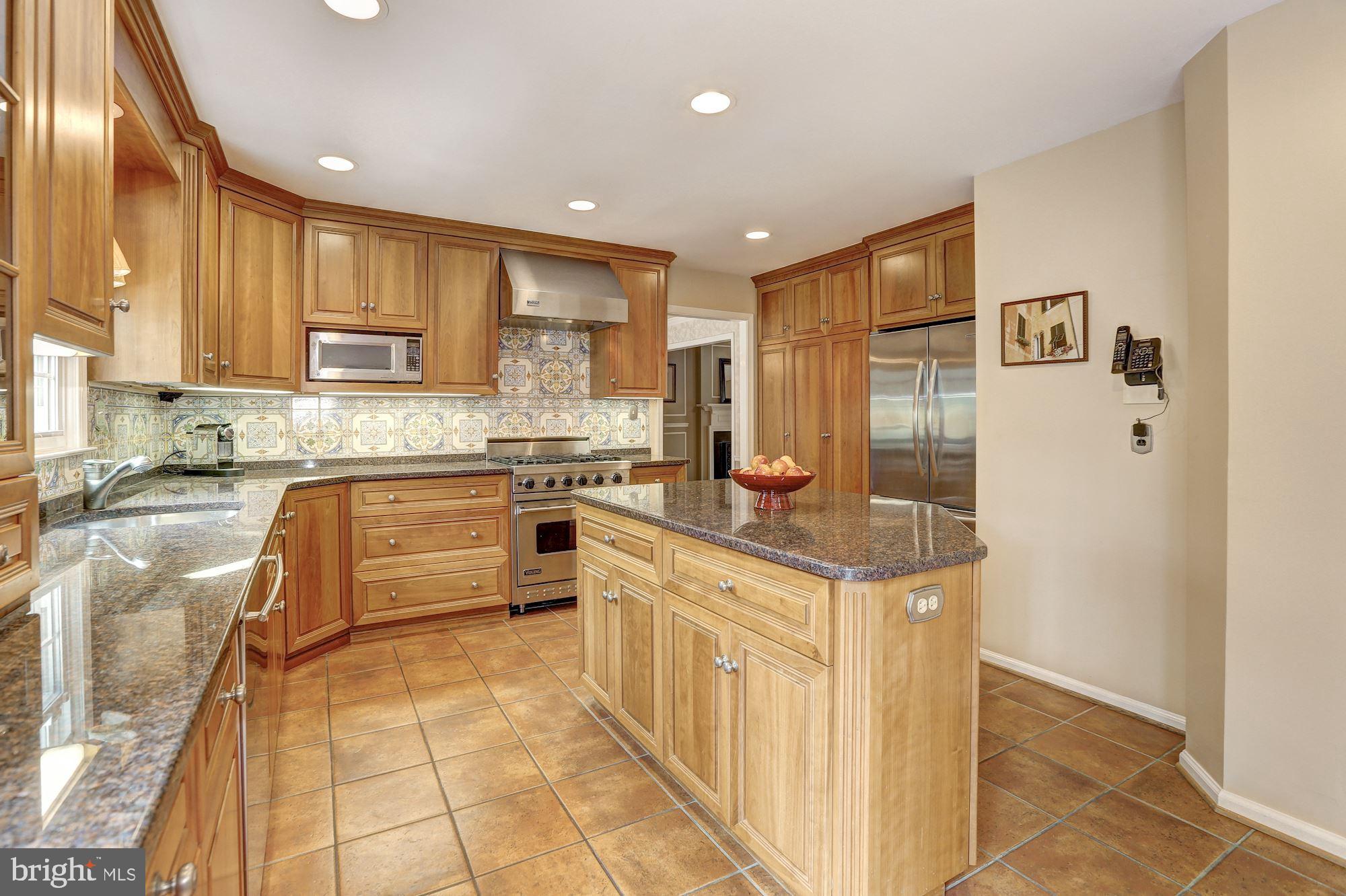 COUNTRY PLACE - Residential